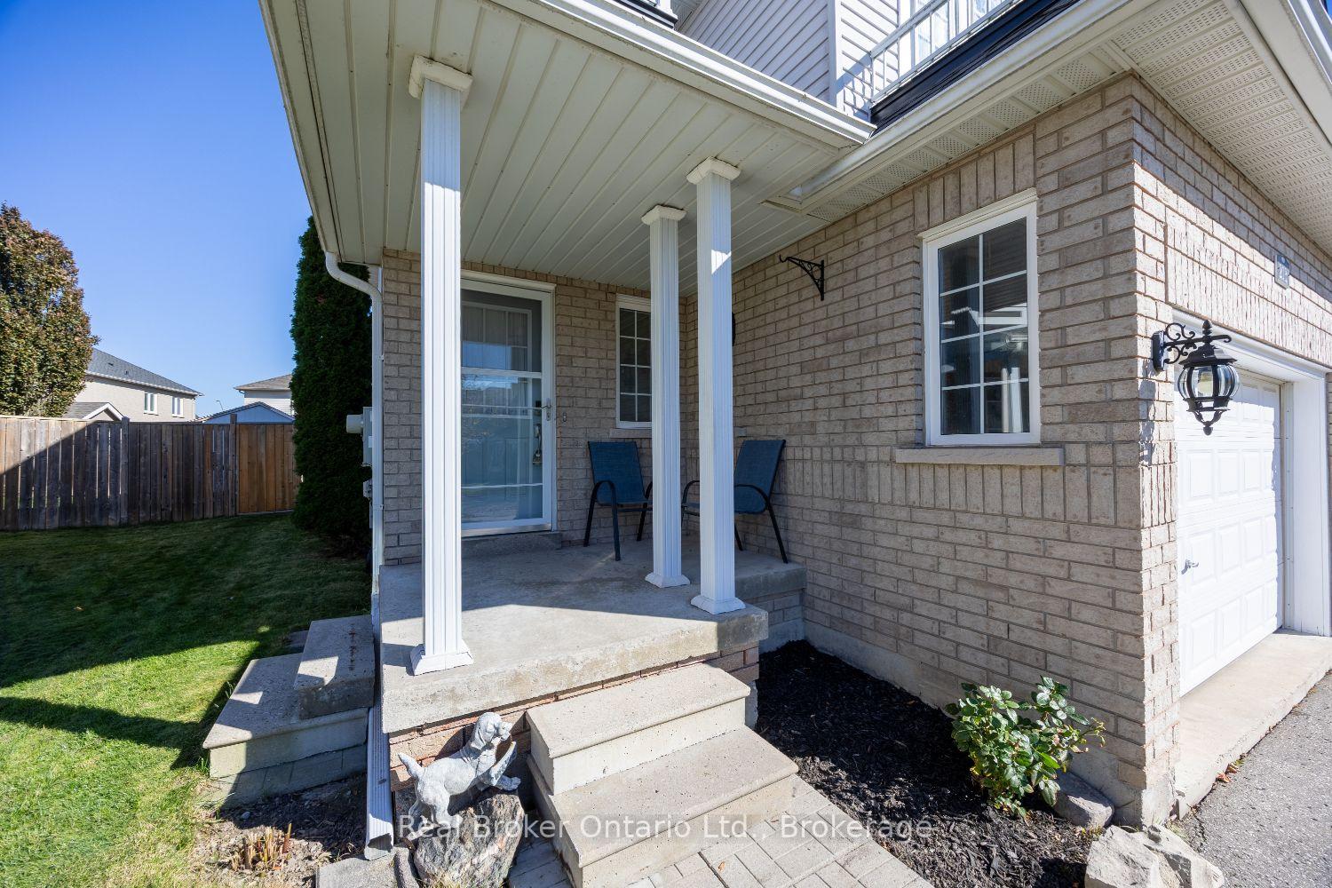 Photo 5 of 213 Hutton Place, Clarington, Bowmanville — HOMEH