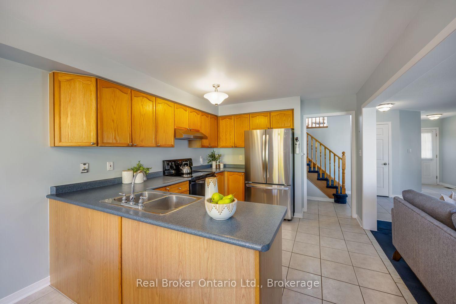 Photo 7 of 213 Hutton Place, Clarington, Bowmanville — HOMEH