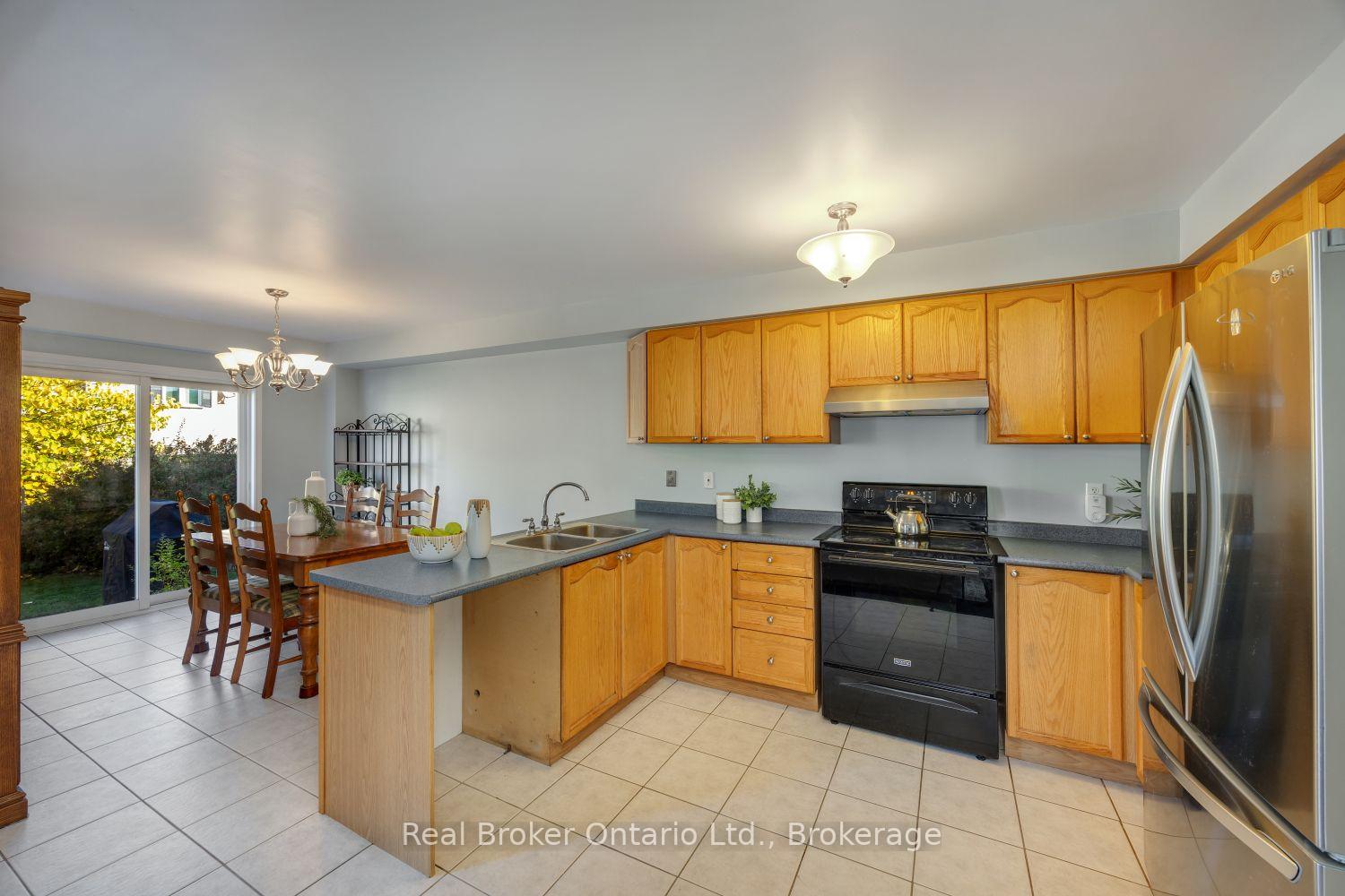 Photo 8 of 213 Hutton Place, Clarington, Bowmanville — HOMEH