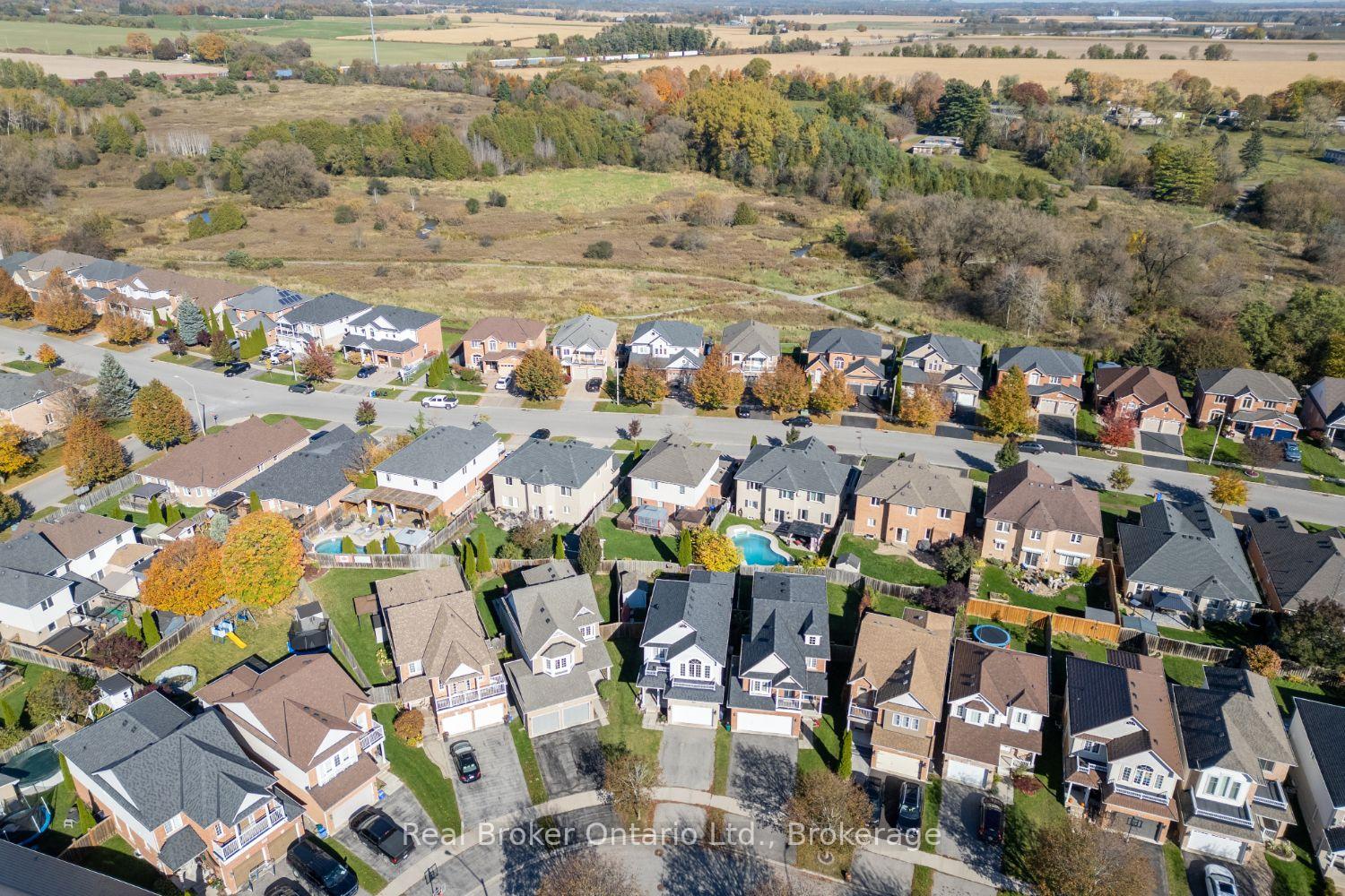 Photo 36 of 213 Hutton Place, Clarington, Bowmanville — HOMEH