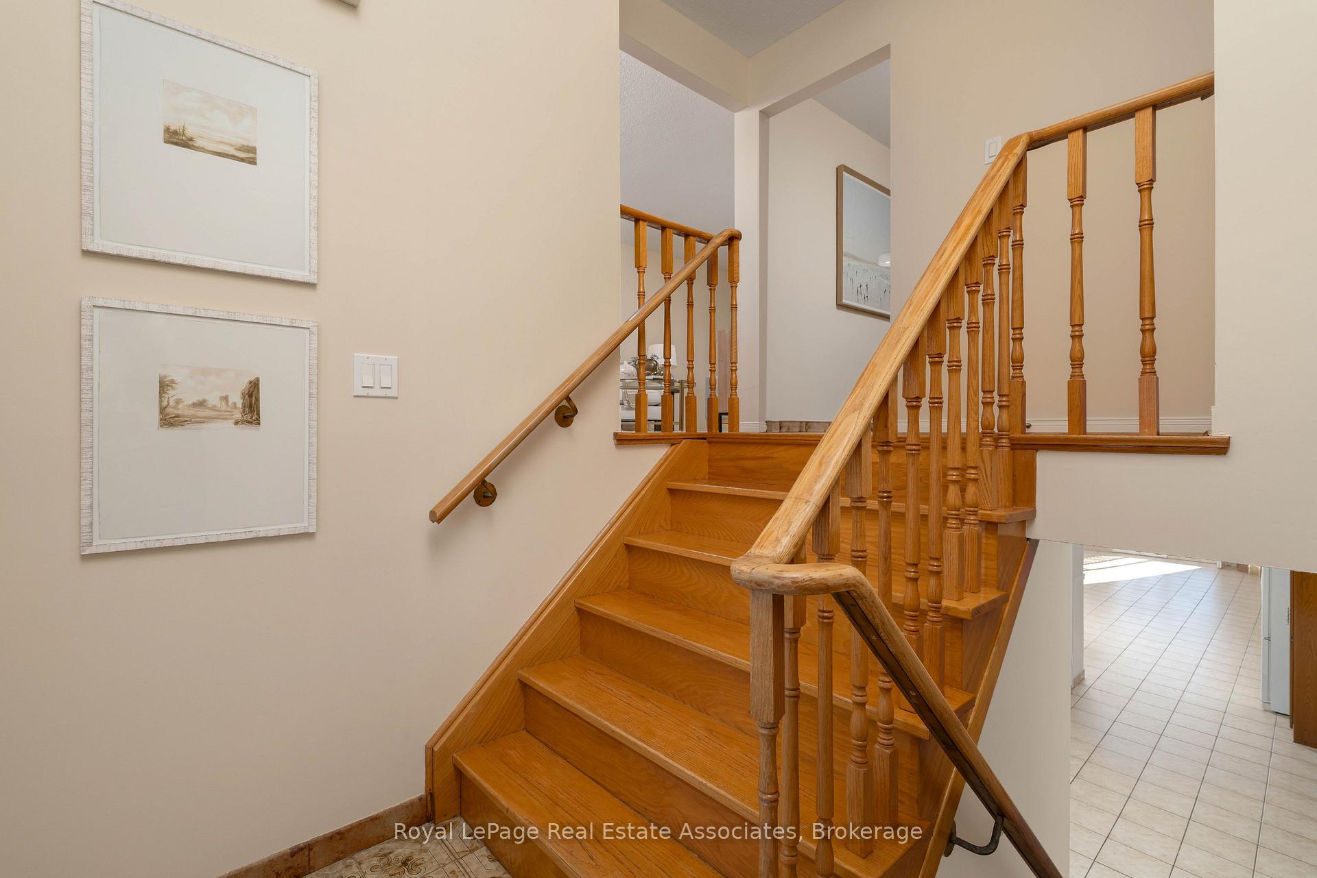 Photo 6 of 7 Capstan Court, North York, Glenfield-Jane Heights — HOMEH