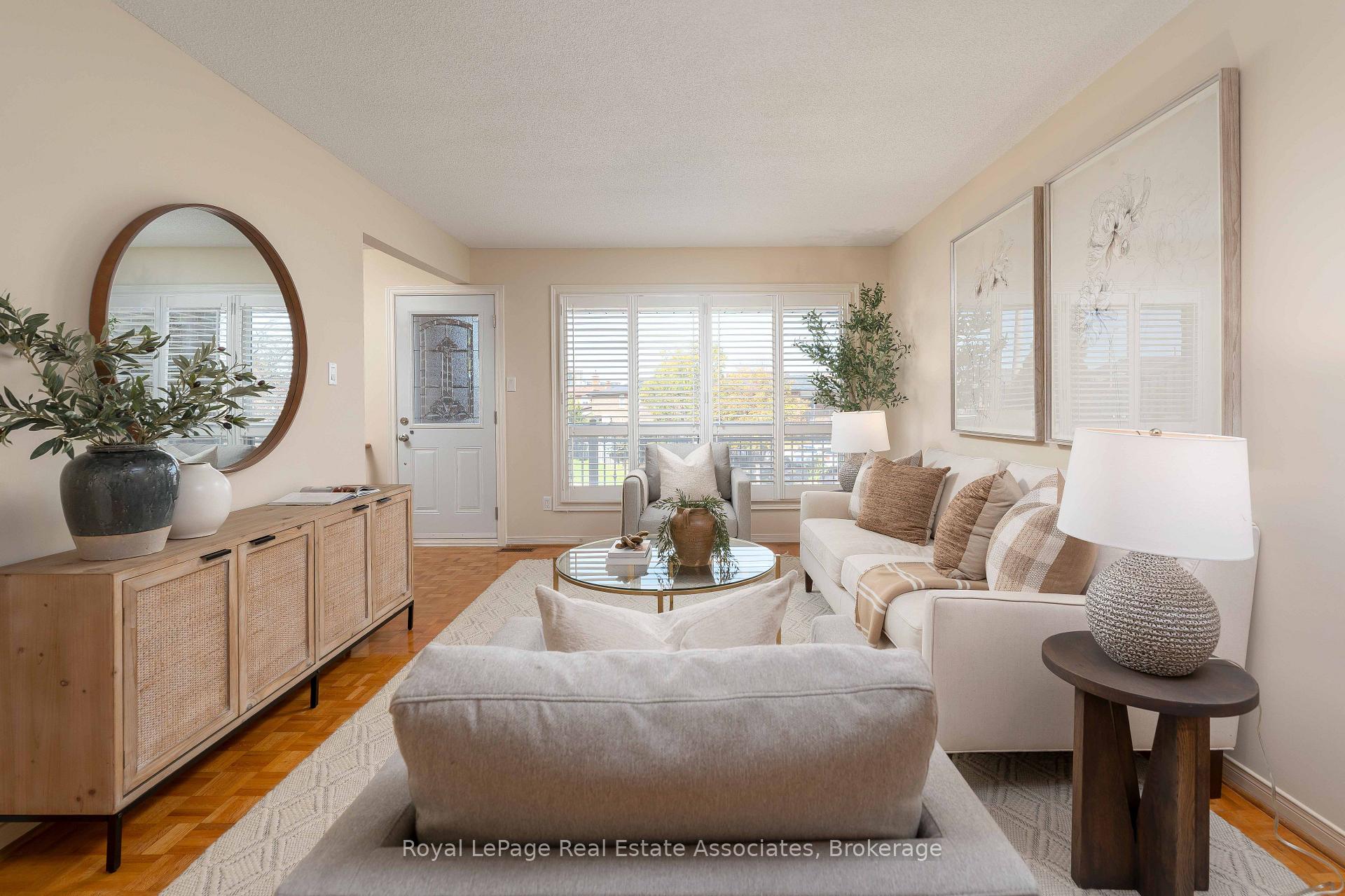 Photo 8 of 7 Capstan Court, North York, Glenfield-Jane Heights — HOMEH