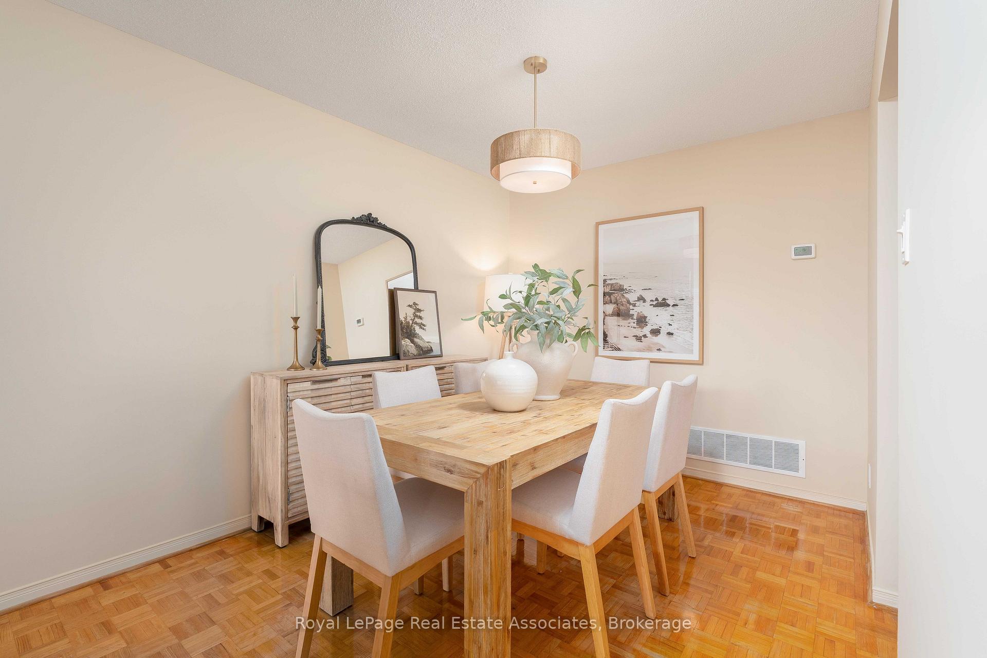 Photo 11 of 7 Capstan Court, North York, Glenfield-Jane Heights — HOMEH