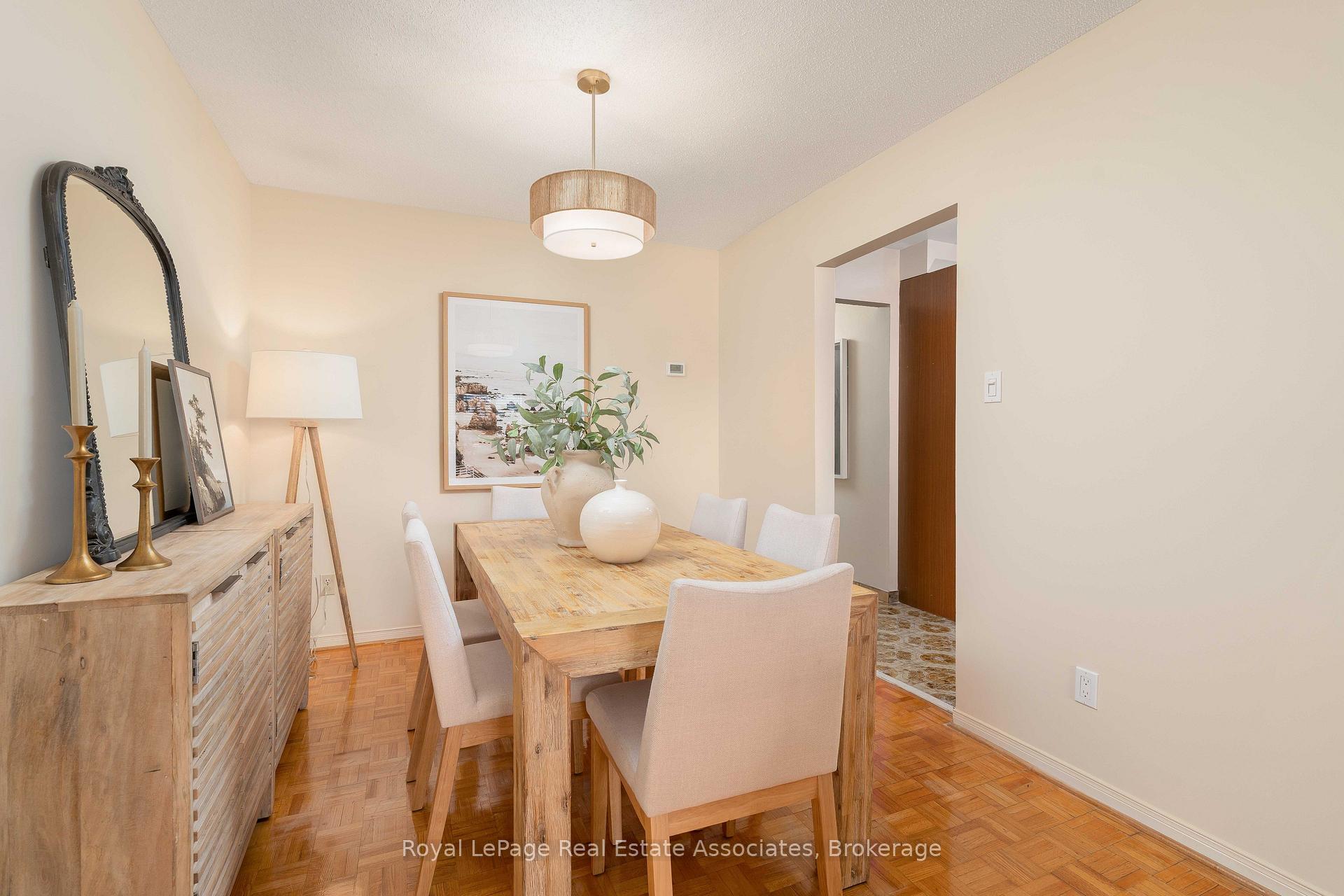 Photo 13 of 7 Capstan Court, North York, Glenfield-Jane Heights — HOMEH