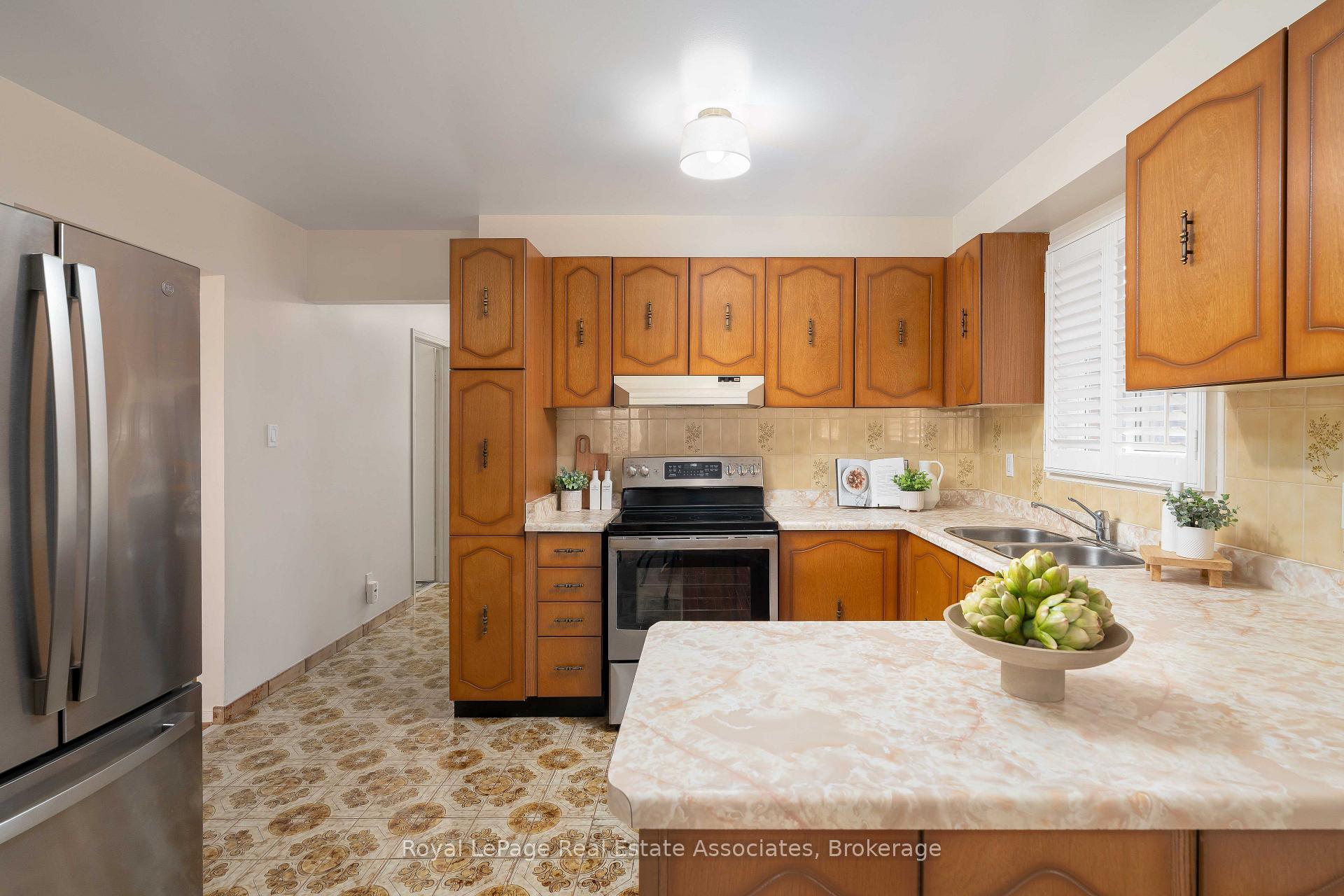Photo 15 of 7 Capstan Court, North York, Glenfield-Jane Heights — HOMEH