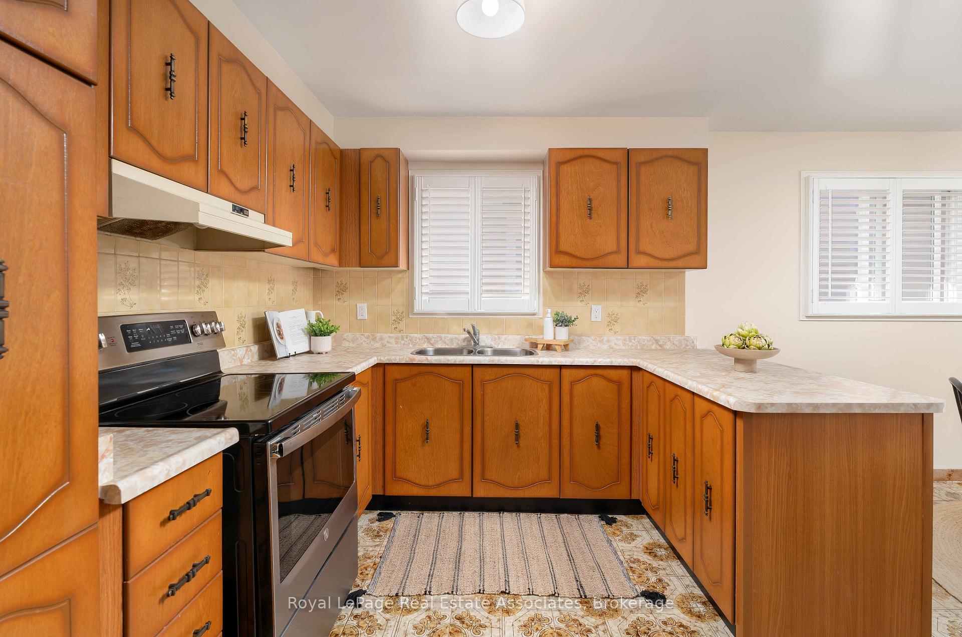 Photo 16 of 7 Capstan Court, North York, Glenfield-Jane Heights — HOMEH