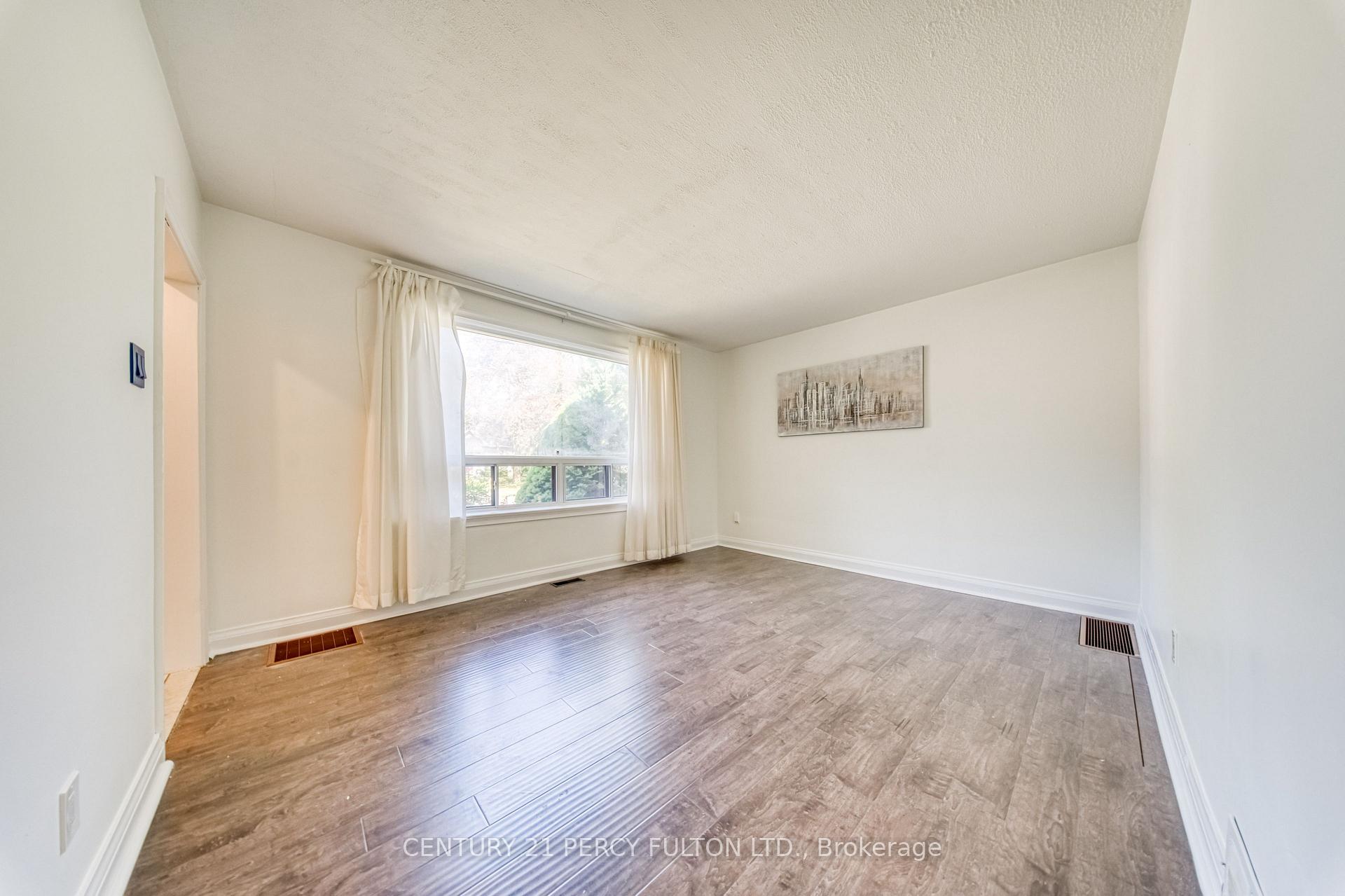 Photo 5 of 109 Norton Avenue, North York, Willowdale East — HOMEH