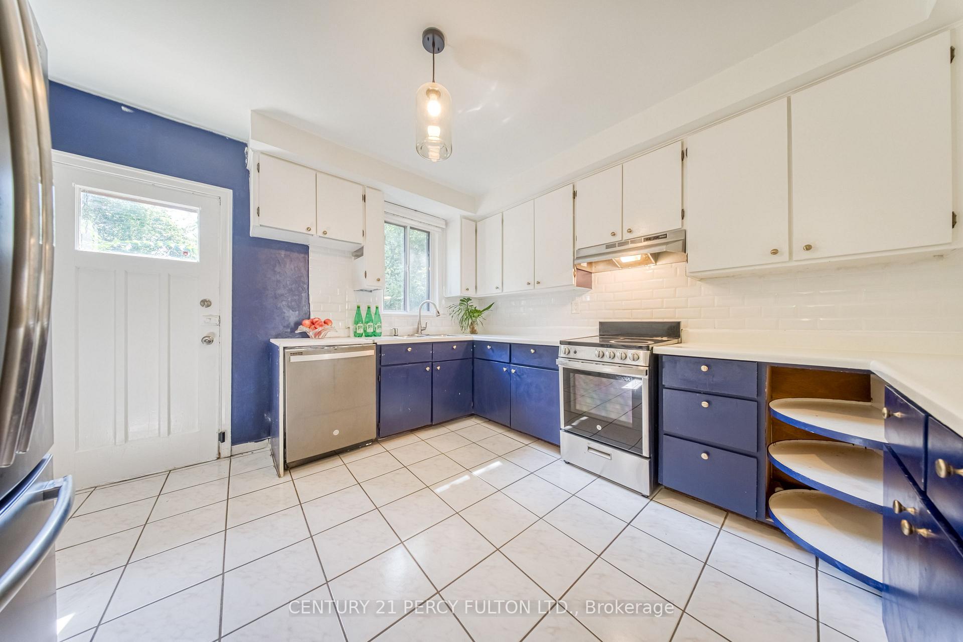 Photo 12 of 109 Norton Avenue, North York, Willowdale East — HOMEH
