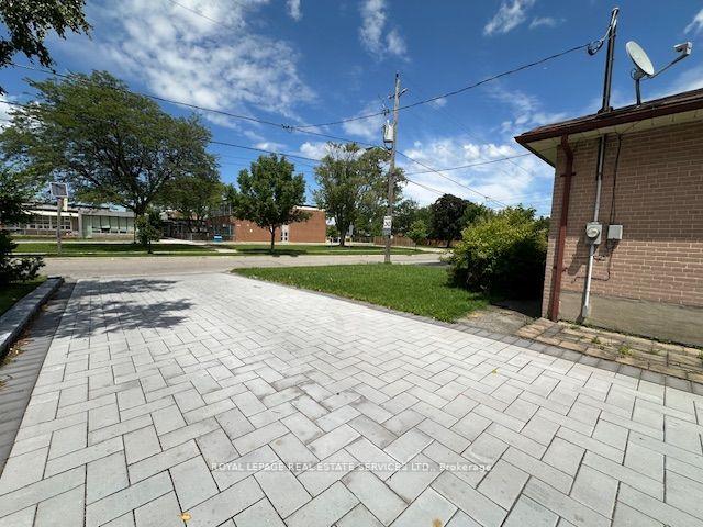 Photo 3 of Unit Bsmt, 295 Pleasant Avenue, North York, Newtonbrook West — HOMEH