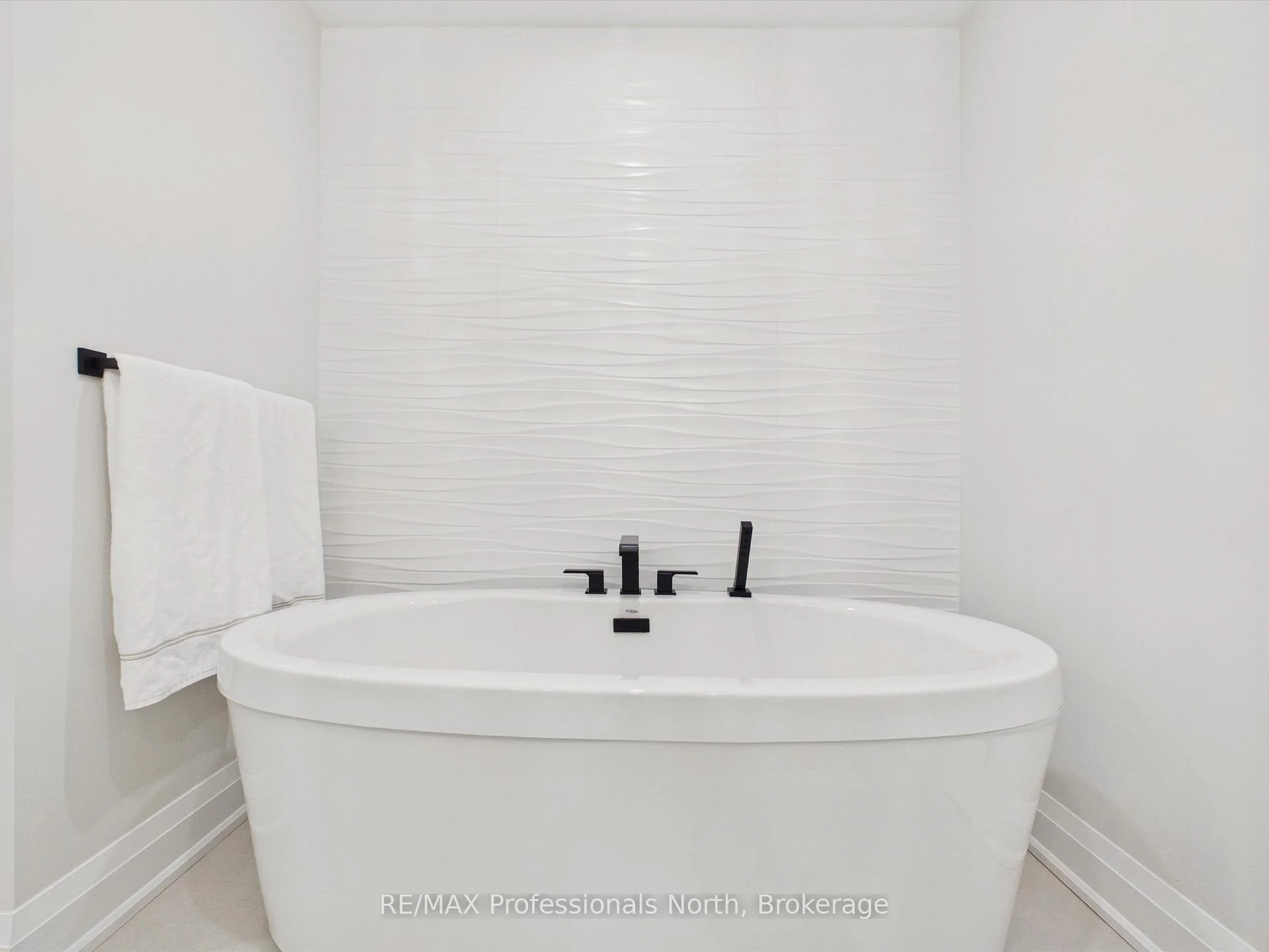 Photo 18 of Unit 402, 200 Anglo Street, Bracebridge — HOMEH