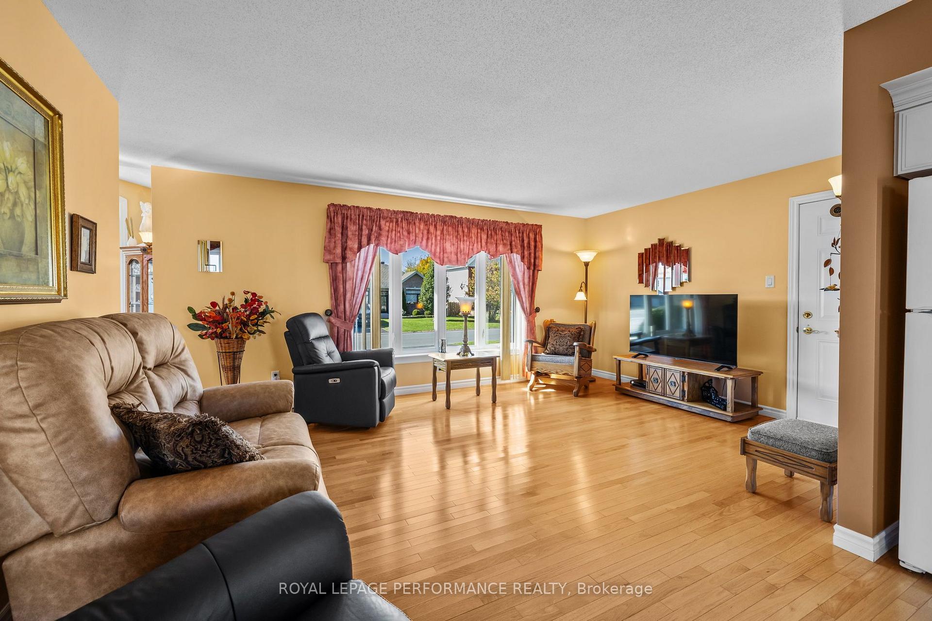 Photo 5 of 71 Faucher Boulevard, Casselman, Casselman — HOMEH