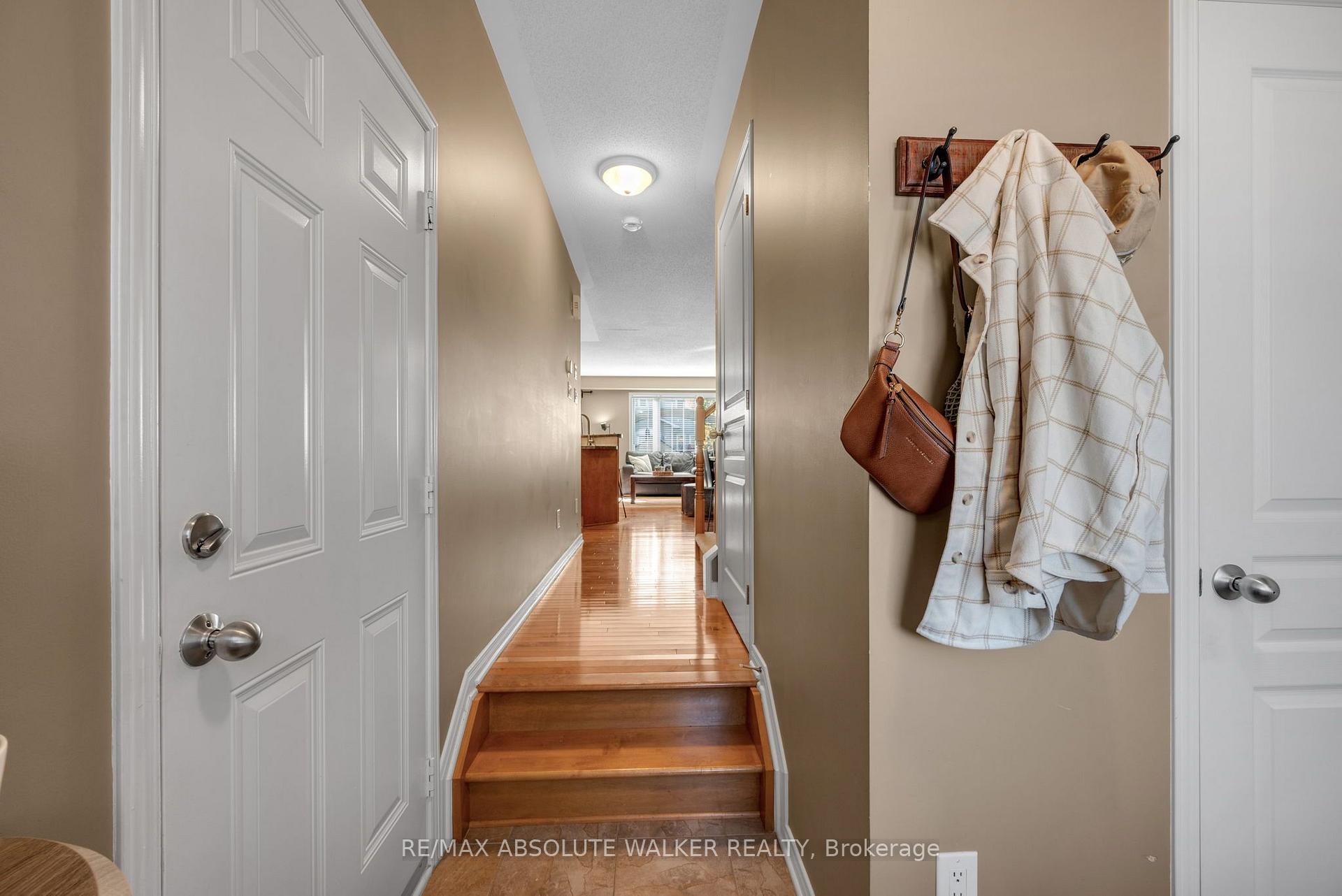 Photo 3 of 518 Fordell Avenue, Ottawa, Kanata - Morgan's Grant/South March — HOMEH