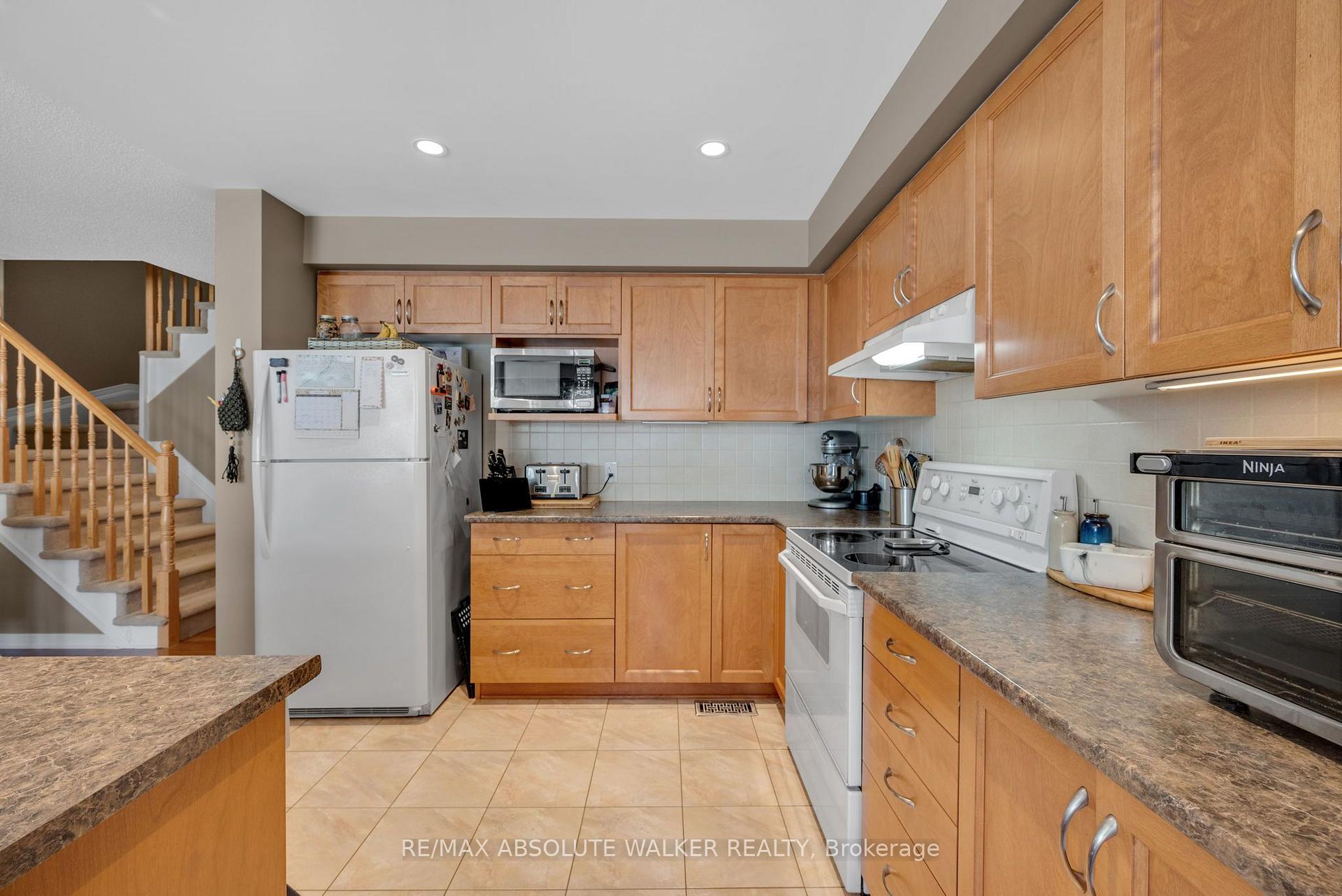 Photo 8 of 518 Fordell Avenue, Ottawa, Kanata - Morgan's Grant/South March — HOMEH