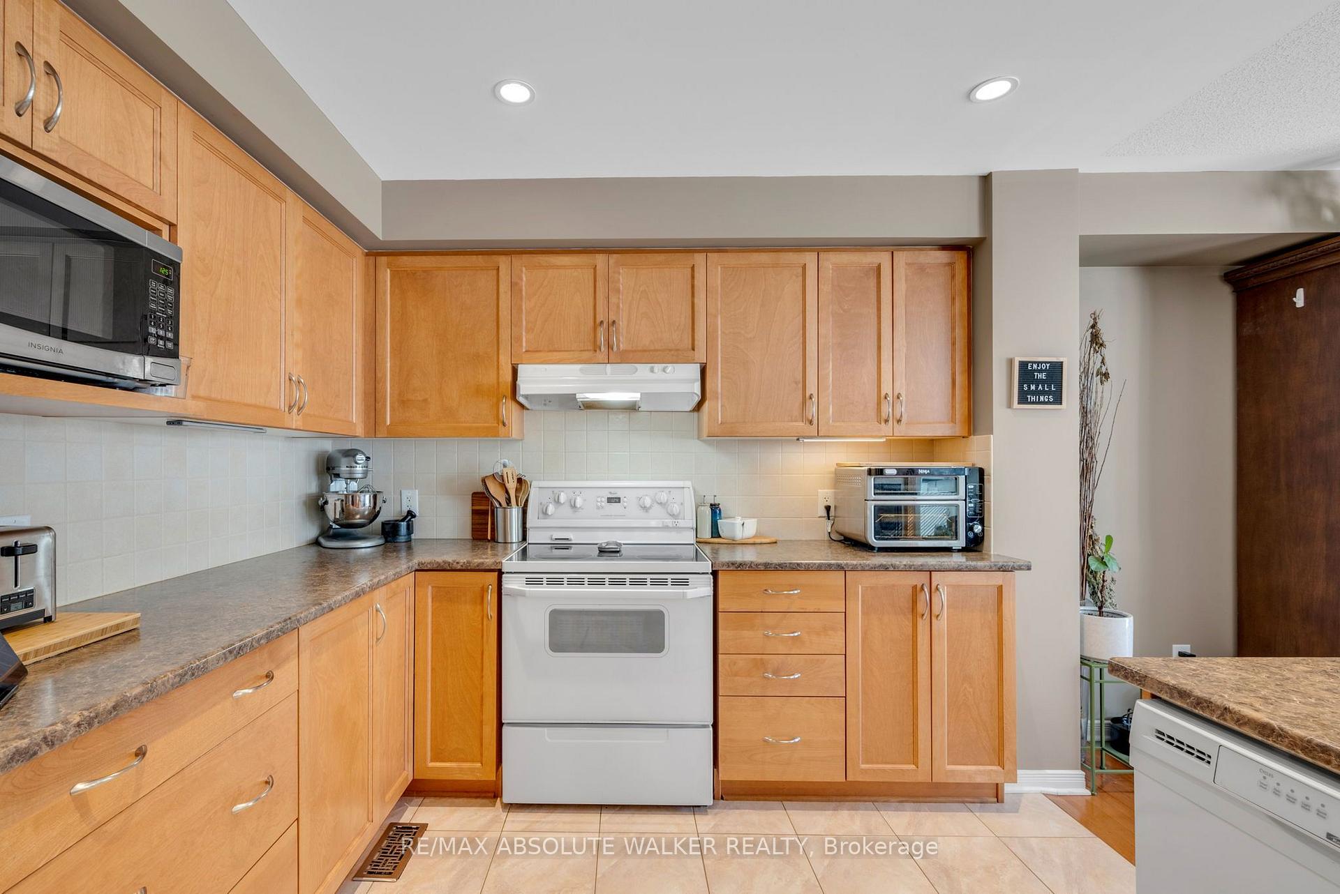 Photo 9 of 518 Fordell Avenue, Ottawa, Kanata - Morgan's Grant/South March — HOMEH