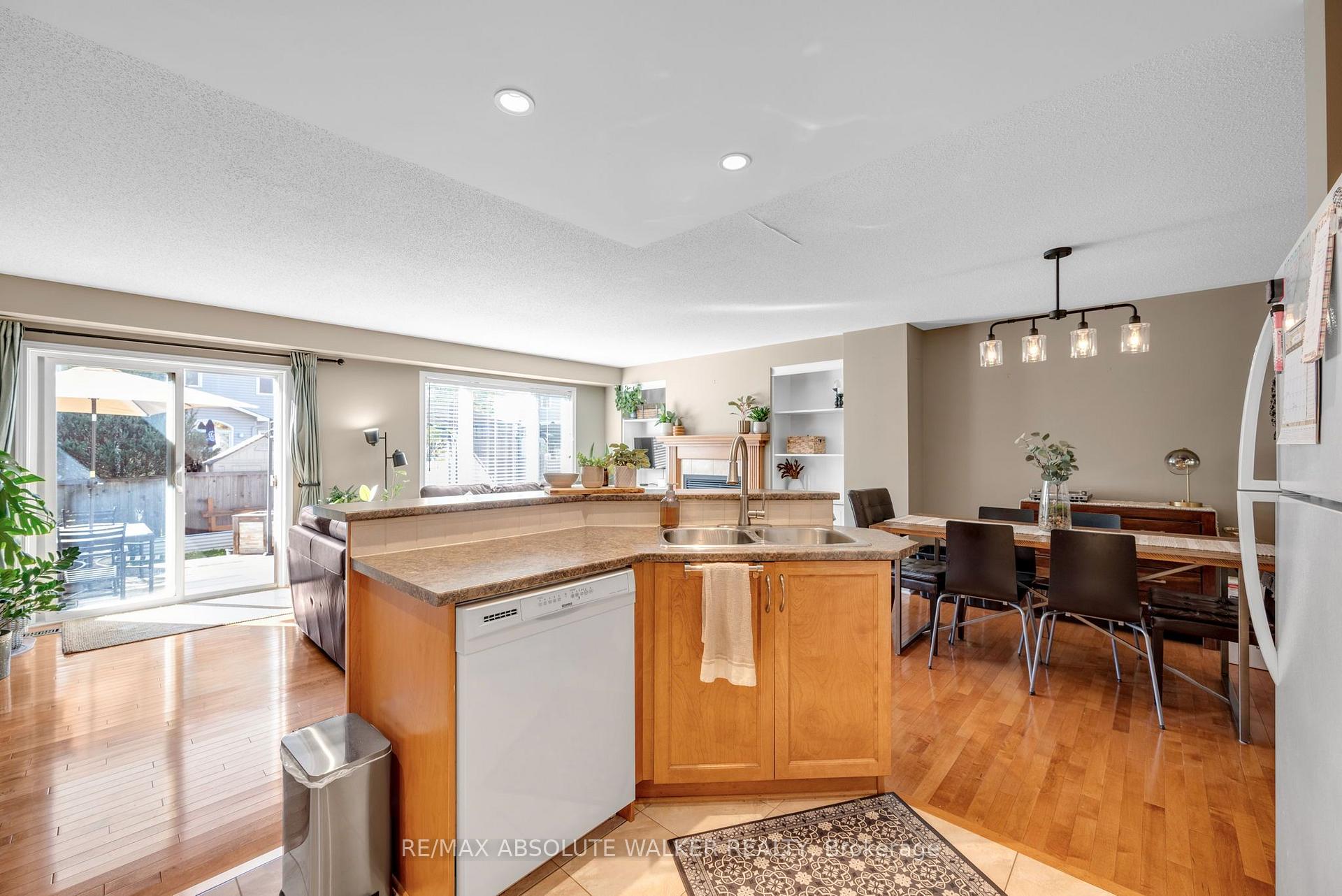 Photo 10 of 518 Fordell Avenue, Ottawa, Kanata - Morgan's Grant/South March — HOMEH