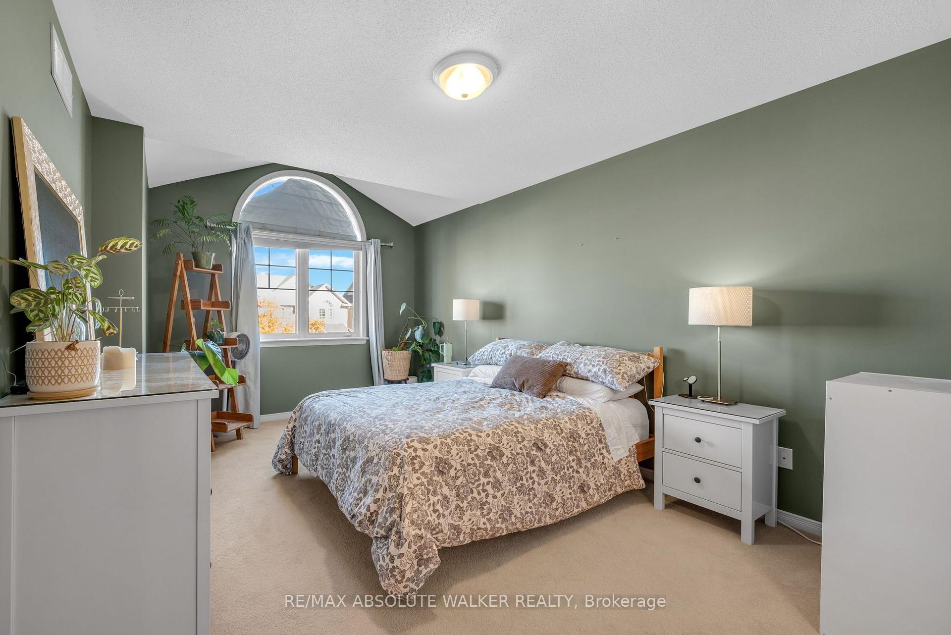 Photo 12 of 518 Fordell Avenue, Ottawa, Kanata - Morgan's Grant/South March — HOMEH