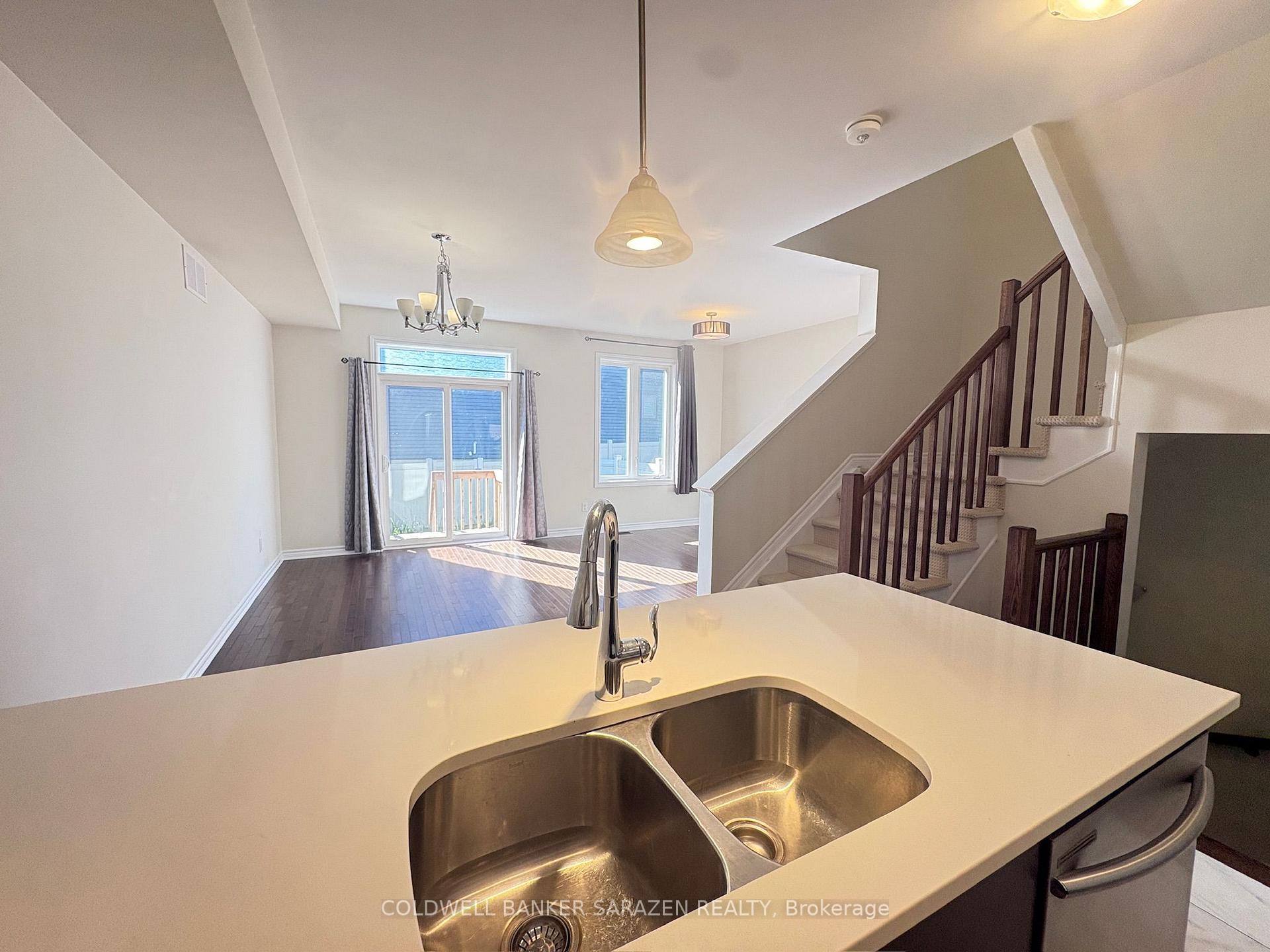 Photo 6 of 216 Tim Sheehan Place, Ottawa, Kanata - Emerald Meadows/Trailwest — HOMEH