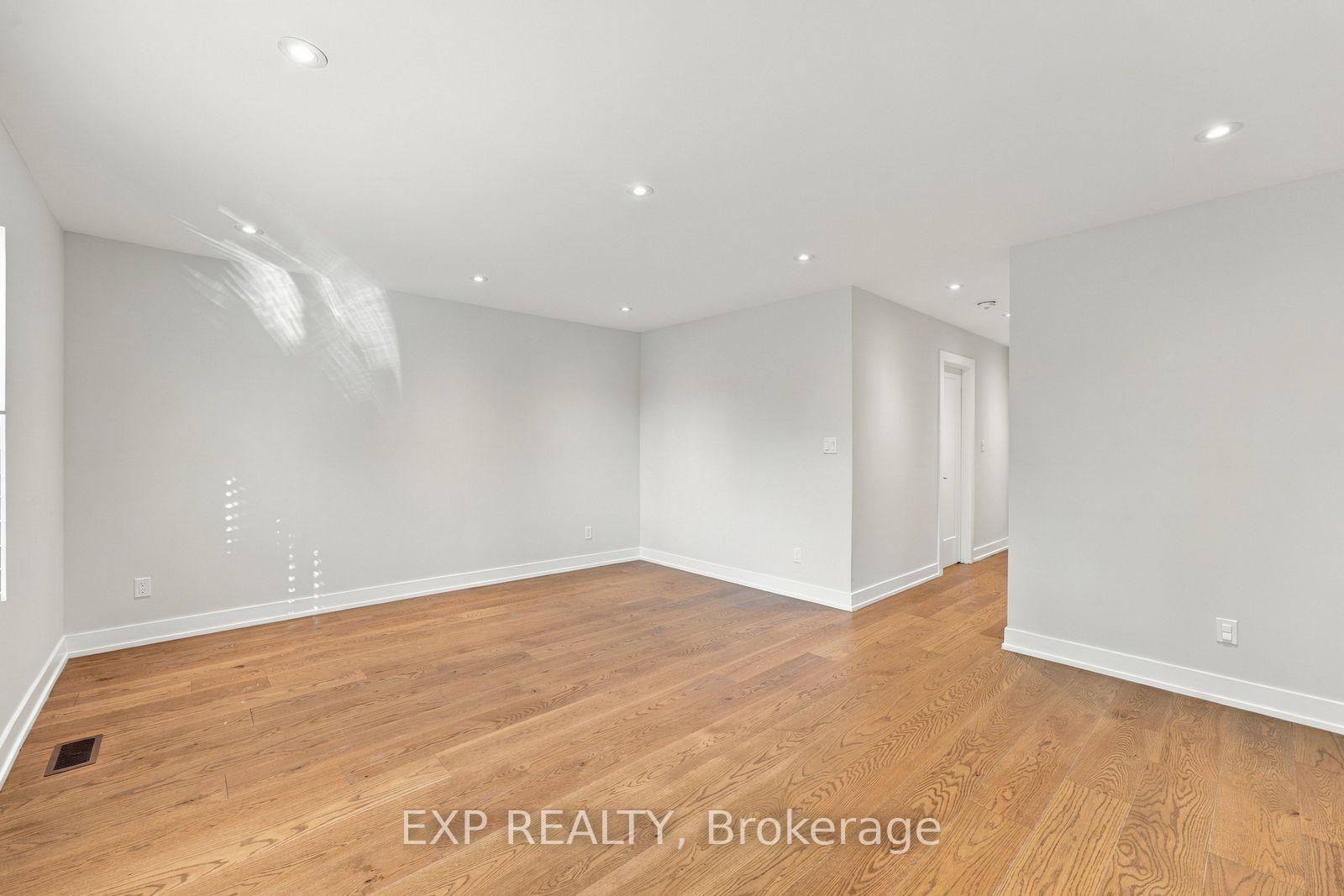 Photo 17 of 54 Benson Avenue, Mississauga, Port Credit — HOMEH