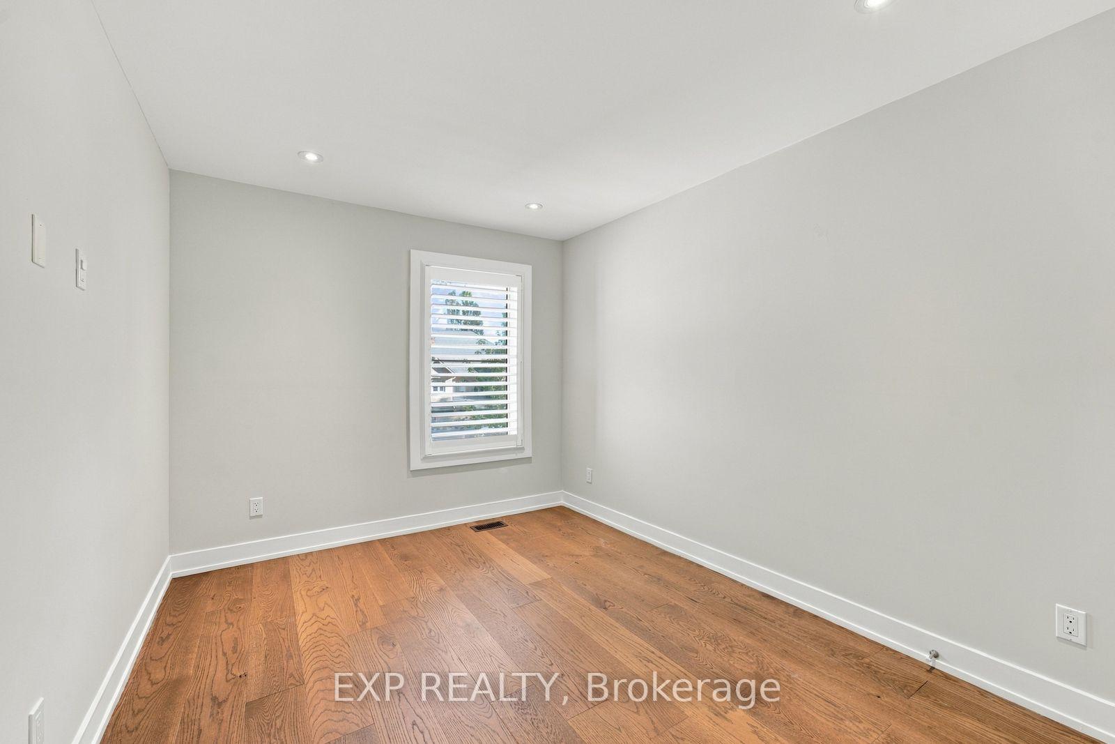 Photo 24 of 54 Benson Avenue, Mississauga, Port Credit — HOMEH