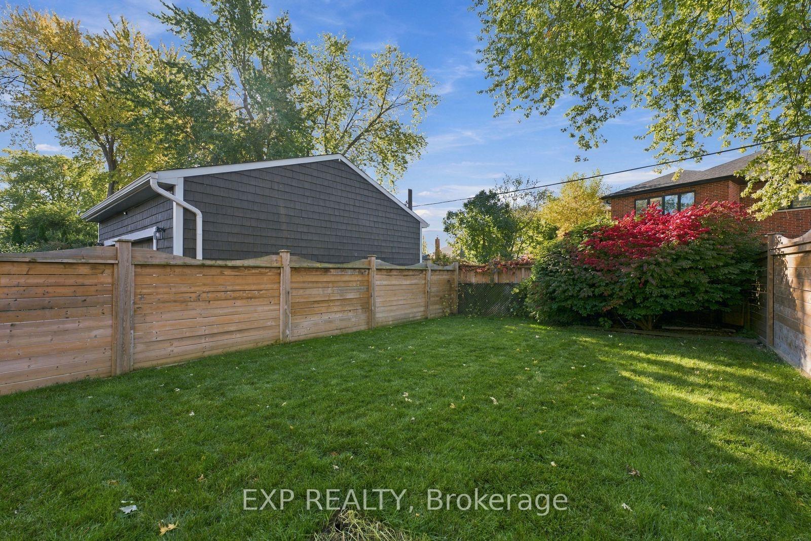 Photo 32 of 54 Benson Avenue, Mississauga, Port Credit — HOMEH