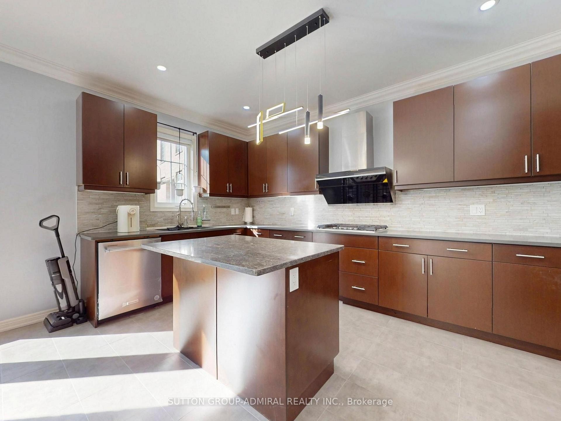 Photo 12 of 108 Baldry Avenue, Vaughan, Patterson — HOMEH