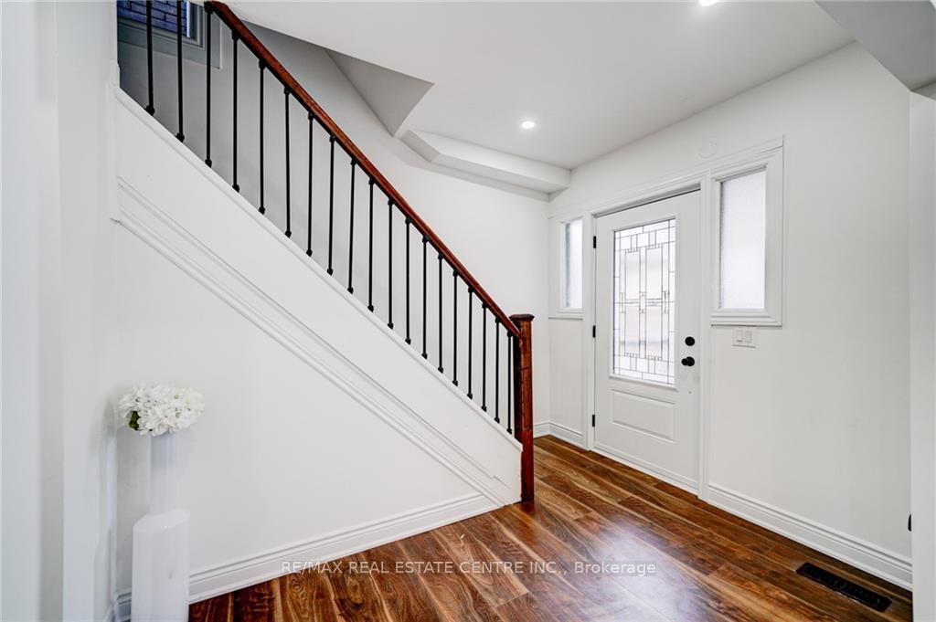 Photo 2 of 9 Gibson Avenue, Hamilton, Gibson — HOMEH