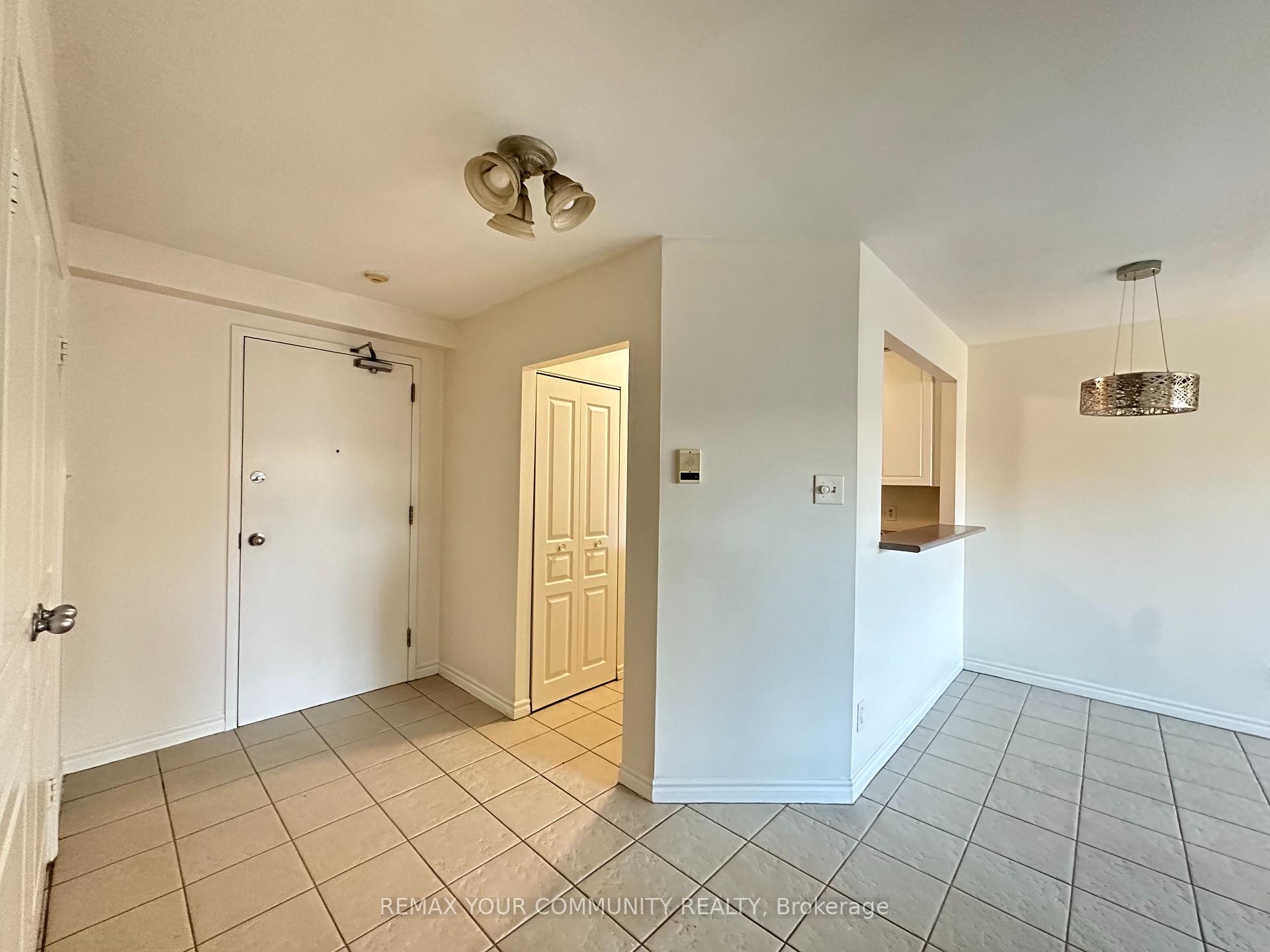 Photo 2 of Unit 305, 15207 Yonge Street, Aurora, Aurora Village — HOMEH
