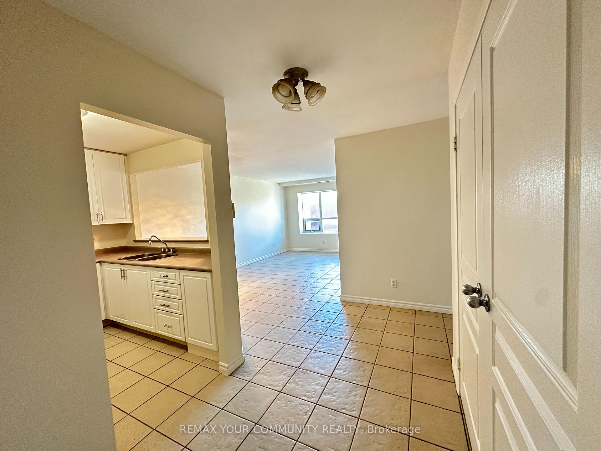 Photo 3 of Unit 305, 15207 Yonge Street, Aurora, Aurora Village — HOMEH