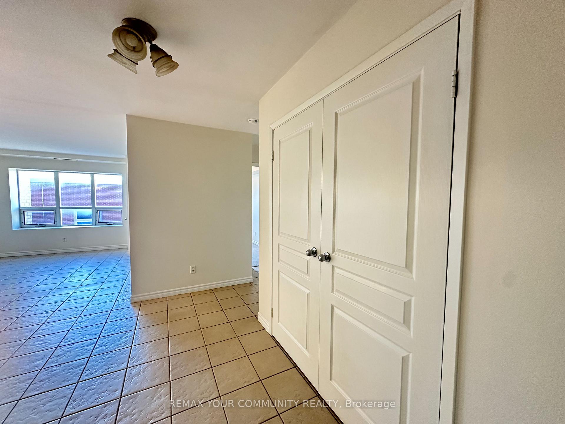 Photo 4 of Unit 305, 15207 Yonge Street, Aurora, Aurora Village — HOMEH