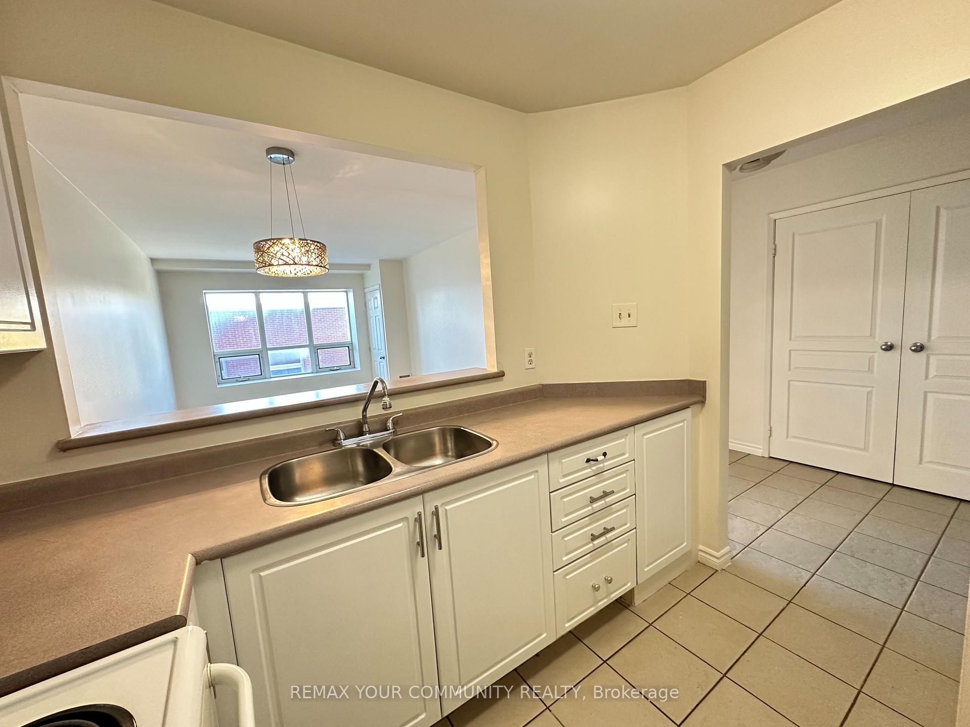 Photo 8 of Unit 305, 15207 Yonge Street, Aurora, Aurora Village — HOMEH