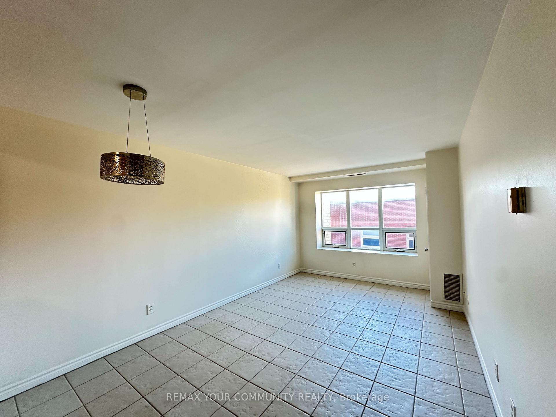 Photo 11 of Unit 305, 15207 Yonge Street, Aurora, Aurora Village — HOMEH