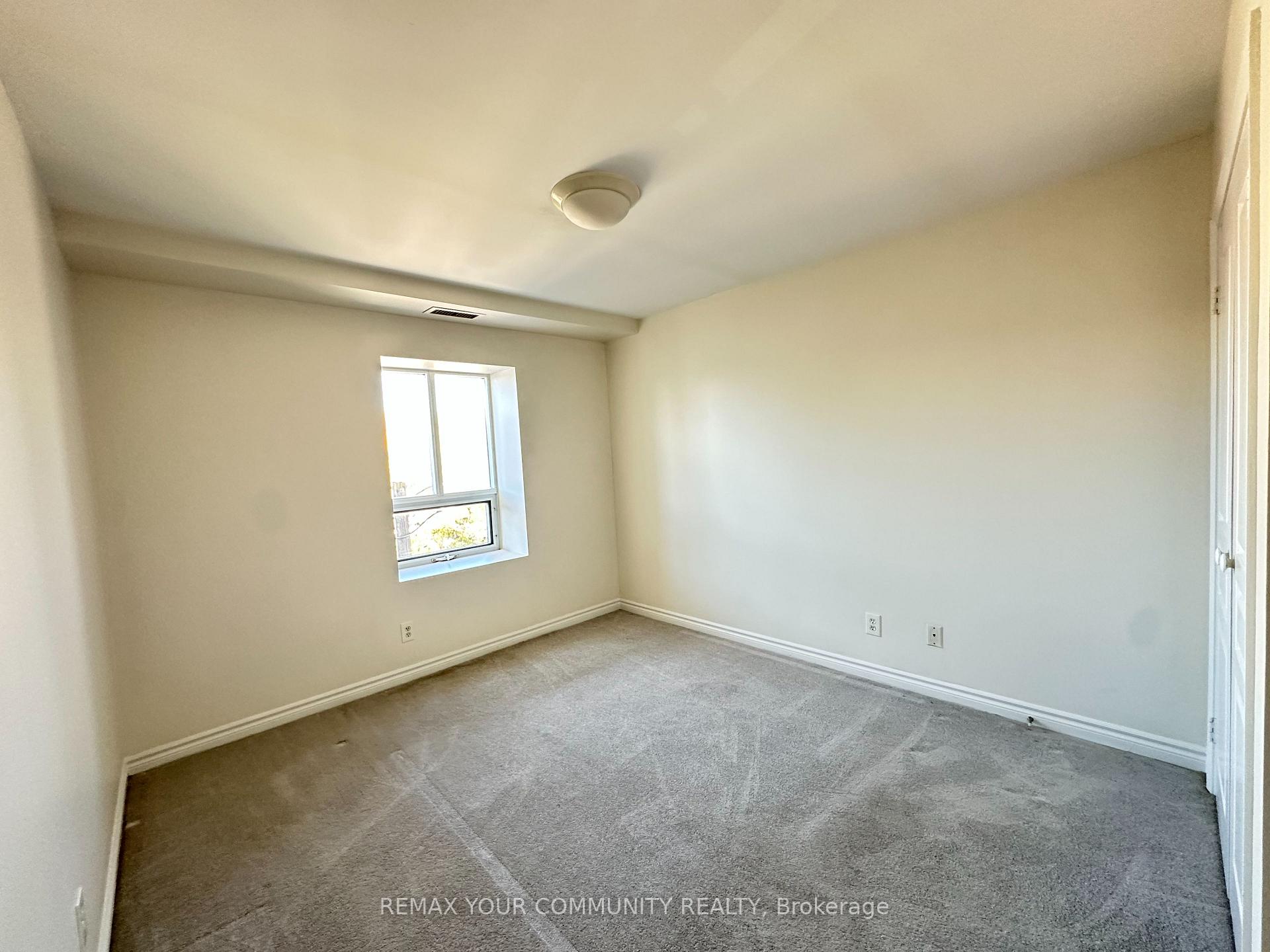 Photo 15 of Unit 305, 15207 Yonge Street, Aurora, Aurora Village — HOMEH