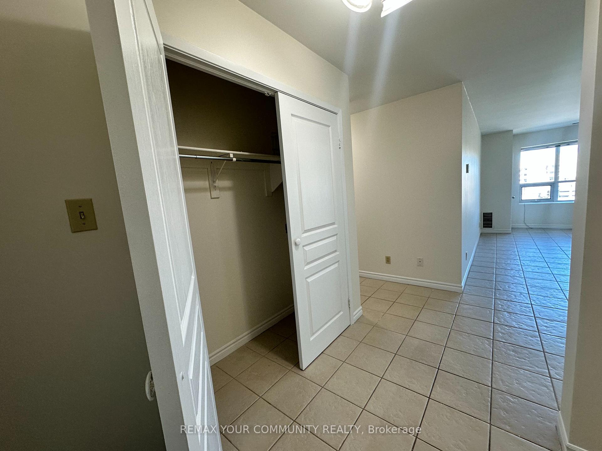 Photo 4 of Unit 503, 15207 Yonge Street, Aurora, Aurora Village — HOMEH