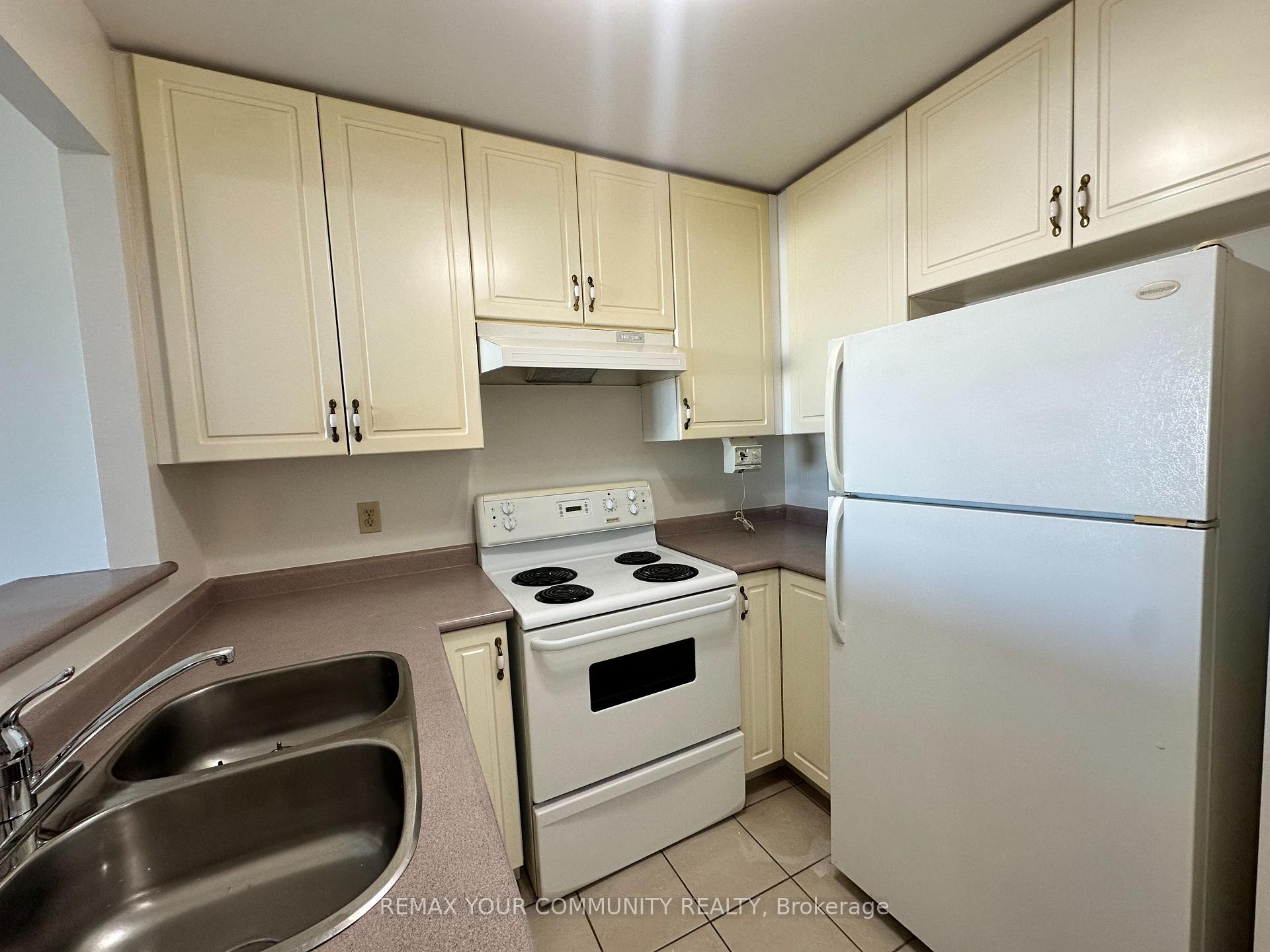 Photo 6 of Unit 503, 15207 Yonge Street, Aurora, Aurora Village — HOMEH