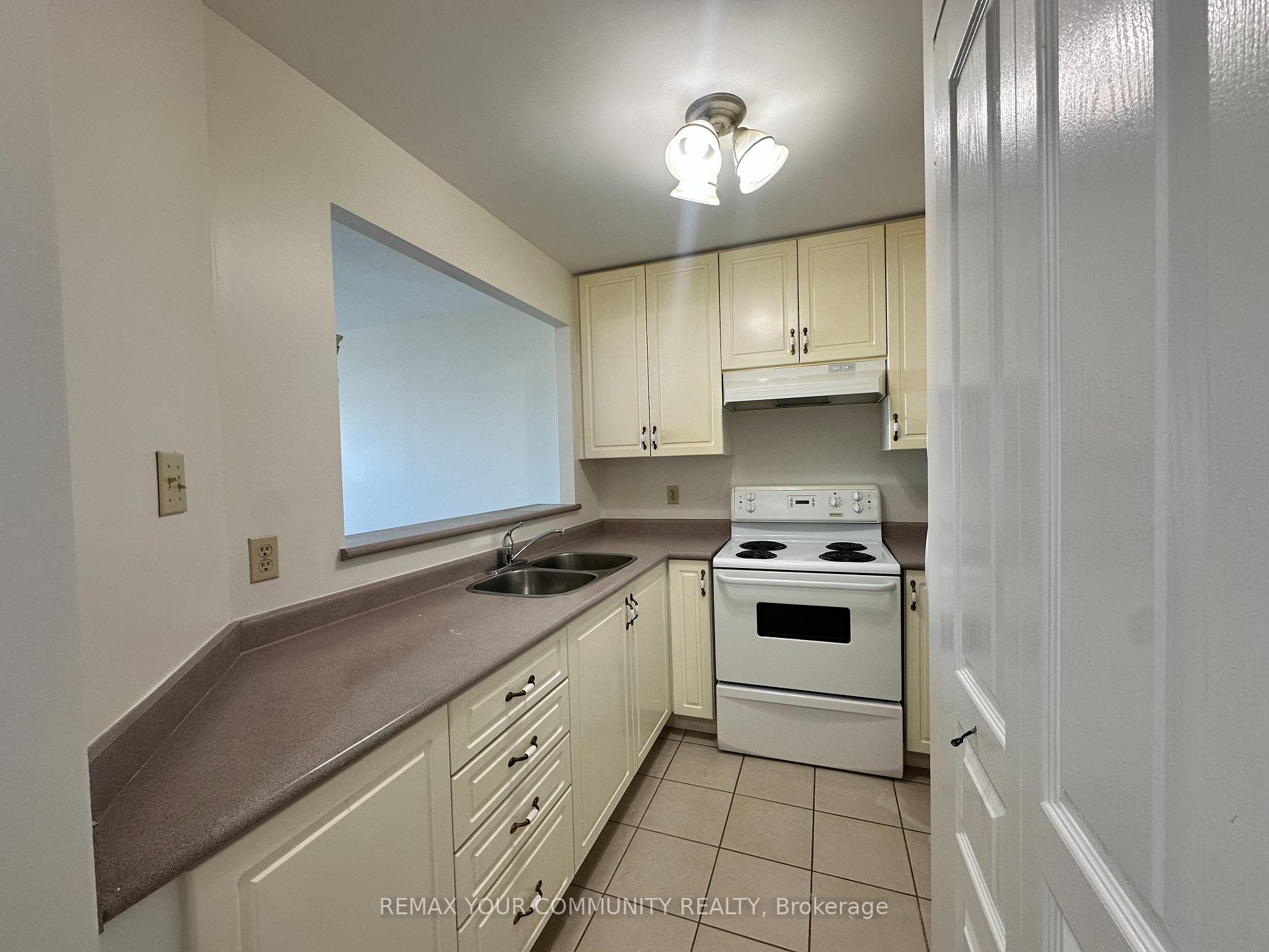 Photo 7 of Unit 503, 15207 Yonge Street, Aurora, Aurora Village — HOMEH