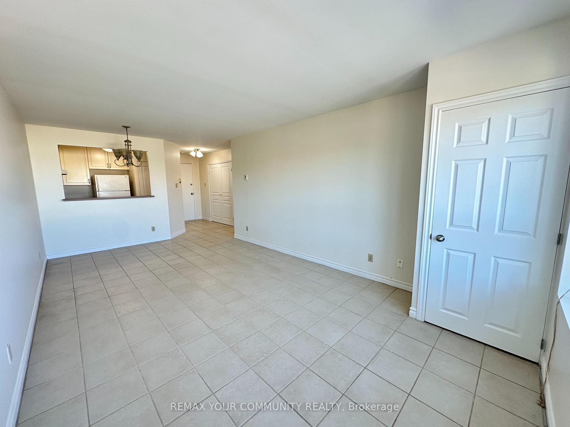 Photo 11 of Unit 503, 15207 Yonge Street, Aurora, Aurora Village — HOMEH