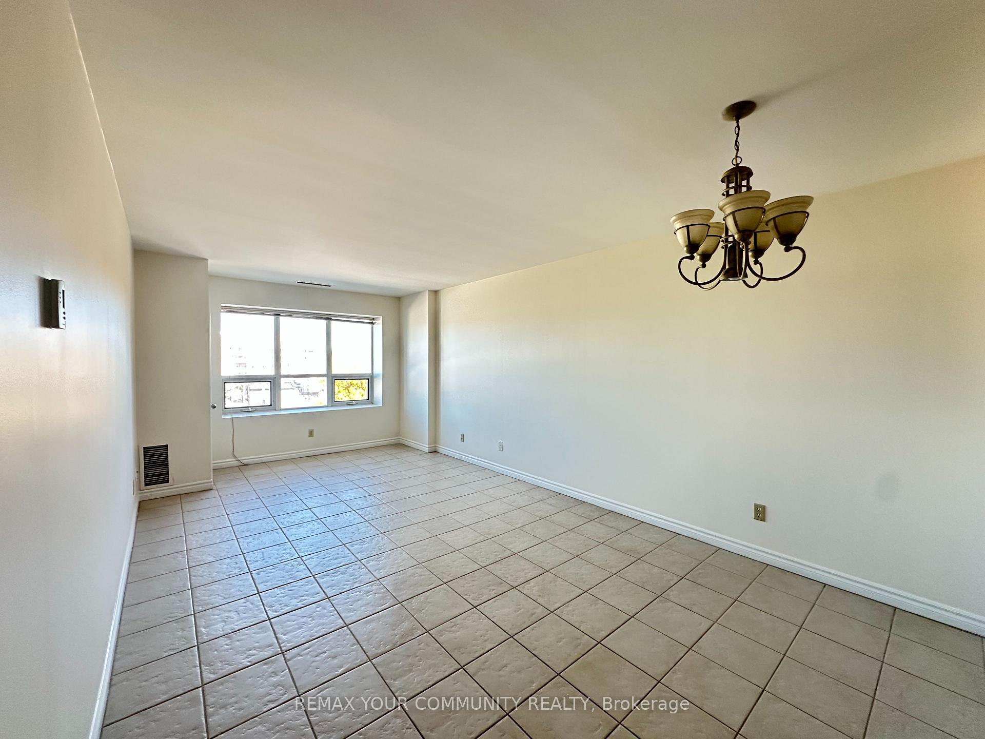 Photo 12 of Unit 503, 15207 Yonge Street, Aurora, Aurora Village — HOMEH