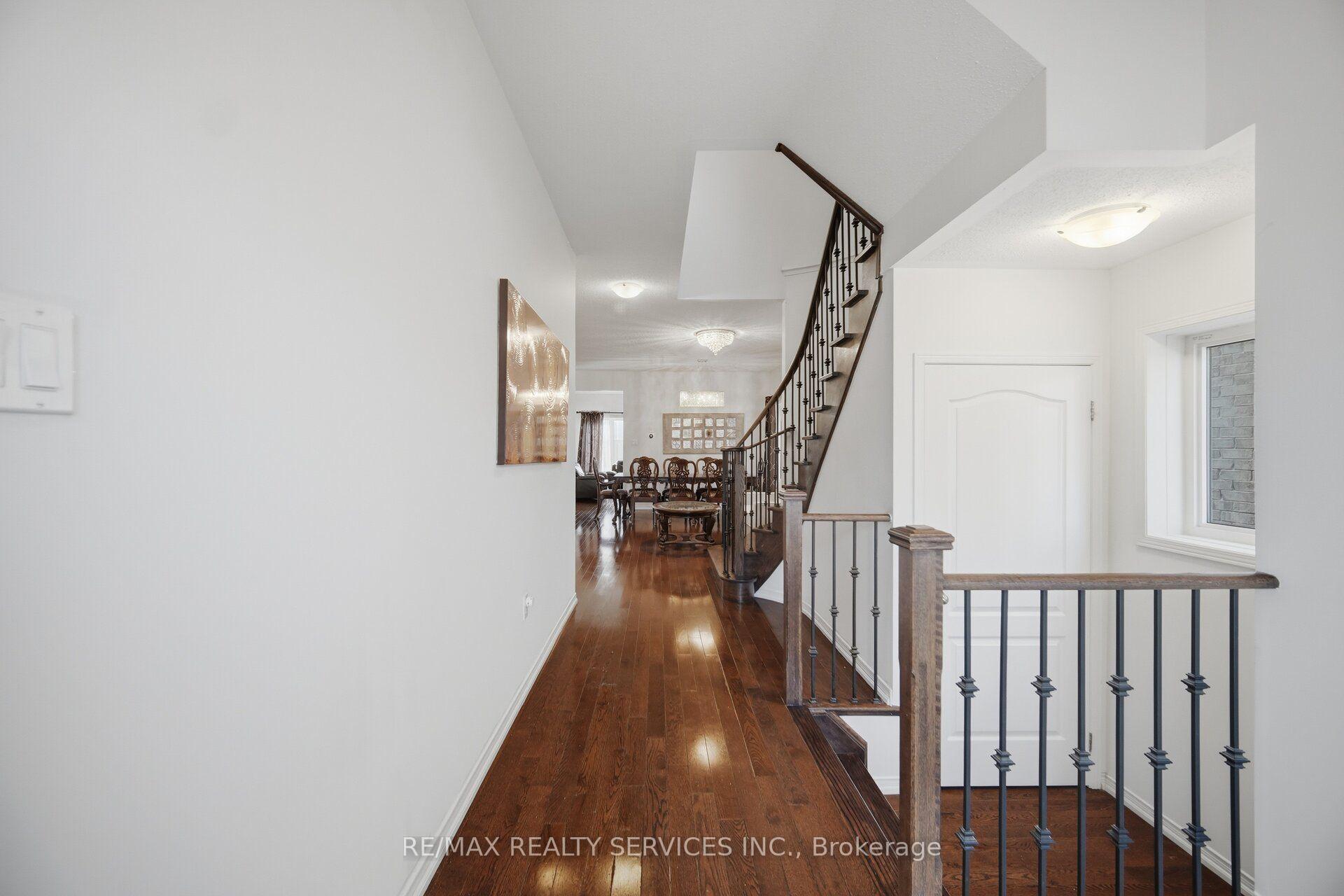Photo 4 of 1736 Douglas Langtree Drive, Oshawa, Taunton — HOMEH
