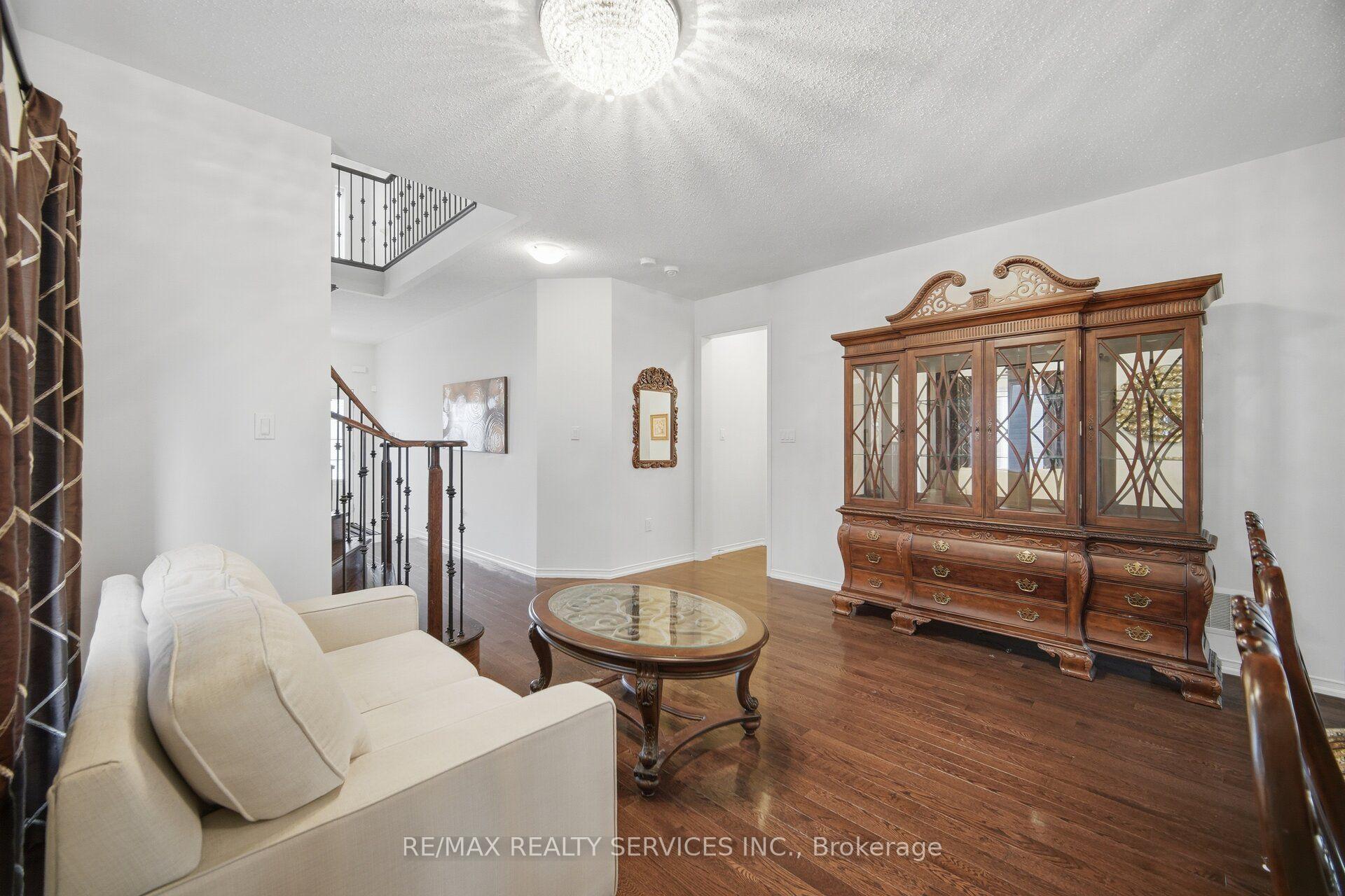 Photo 6 of 1736 Douglas Langtree Drive, Oshawa, Taunton — HOMEH
