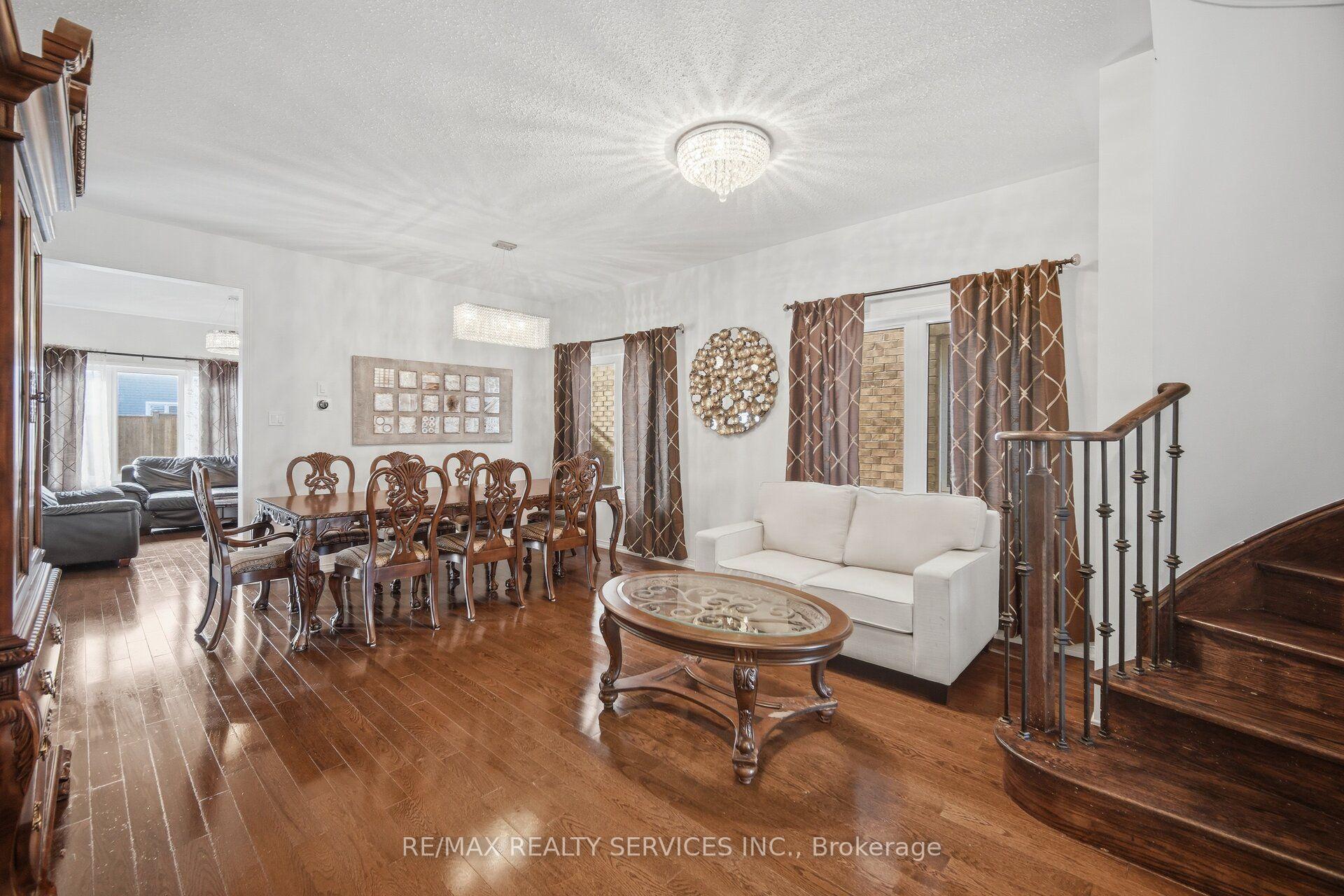 Photo 7 of 1736 Douglas Langtree Drive, Oshawa, Taunton — HOMEH