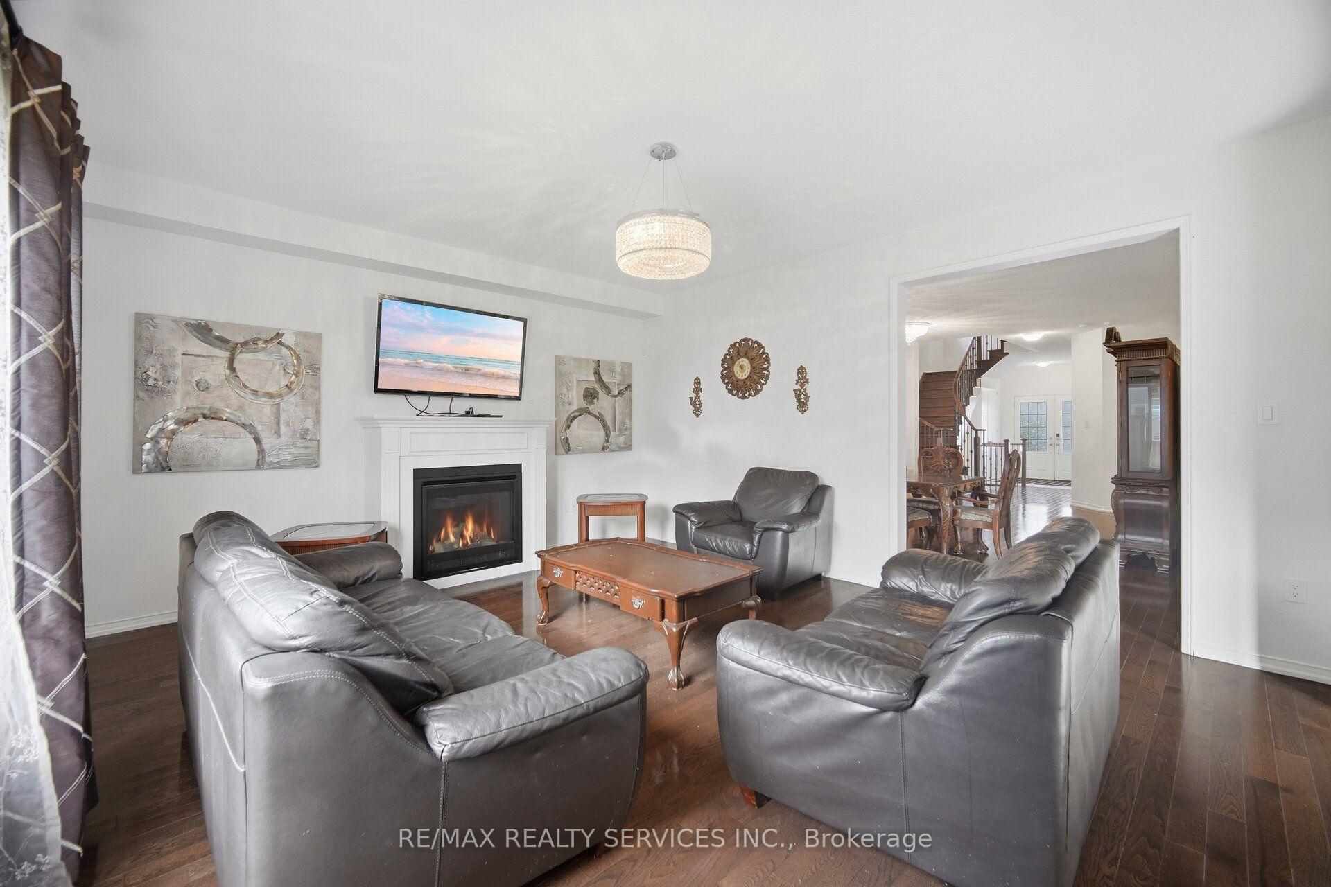 Photo 9 of 1736 Douglas Langtree Drive, Oshawa, Taunton — HOMEH