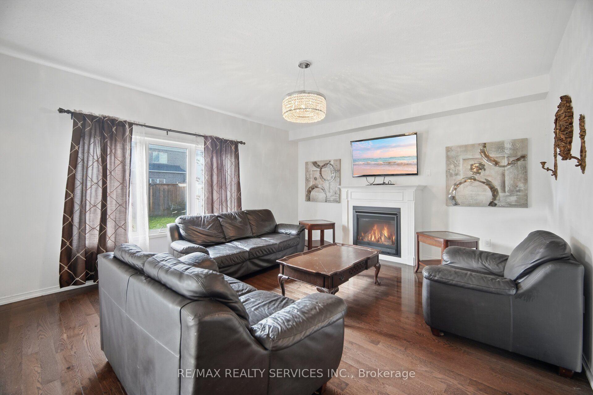 Photo 10 of 1736 Douglas Langtree Drive, Oshawa, Taunton — HOMEH