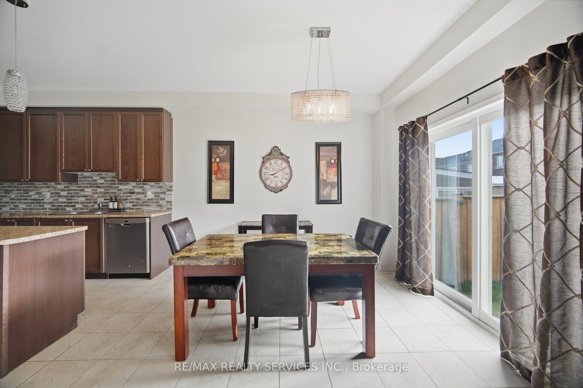 Photo 12 of 1736 Douglas Langtree Drive, Oshawa, Taunton — HOMEH