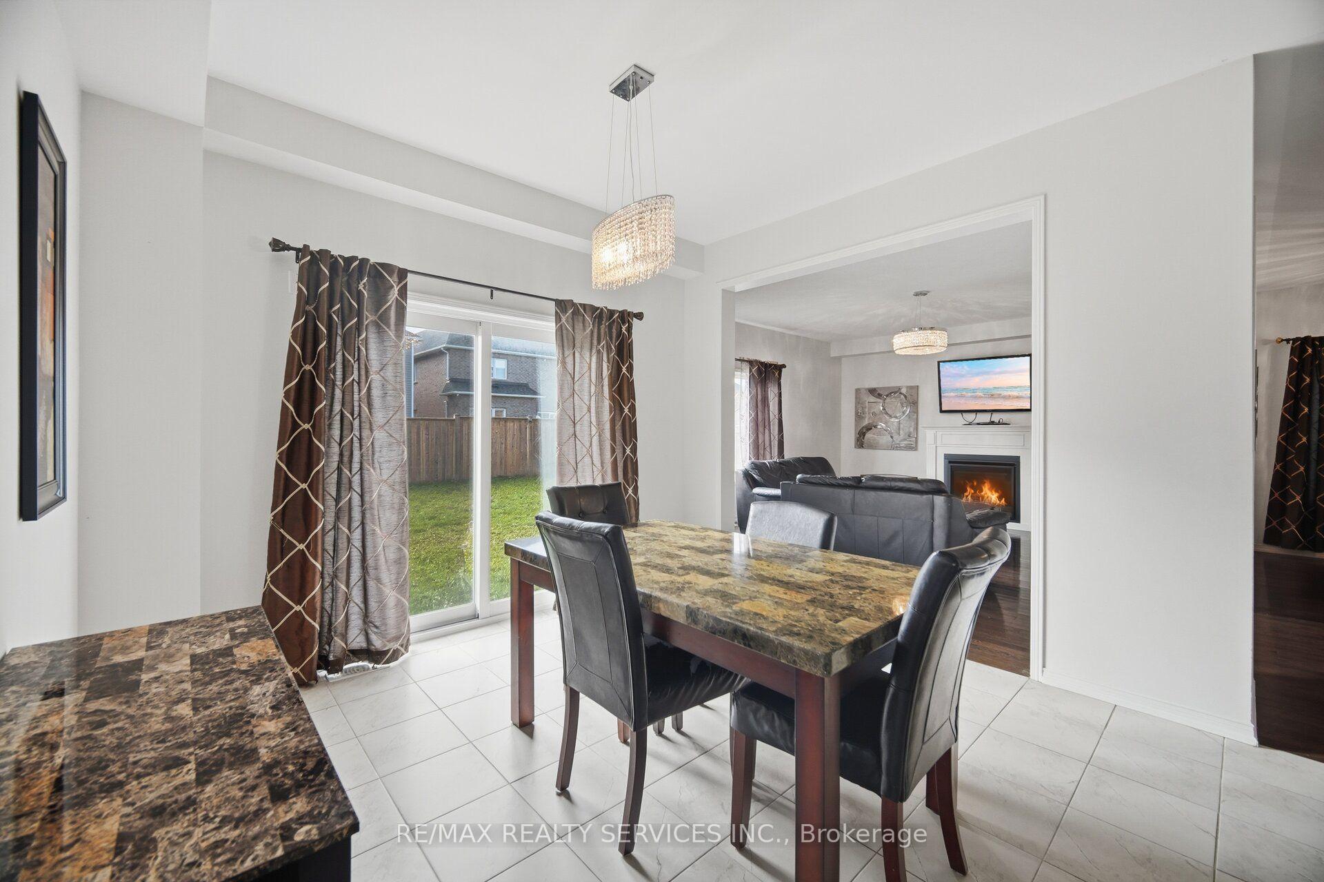 Photo 13 of 1736 Douglas Langtree Drive, Oshawa, Taunton — HOMEH
