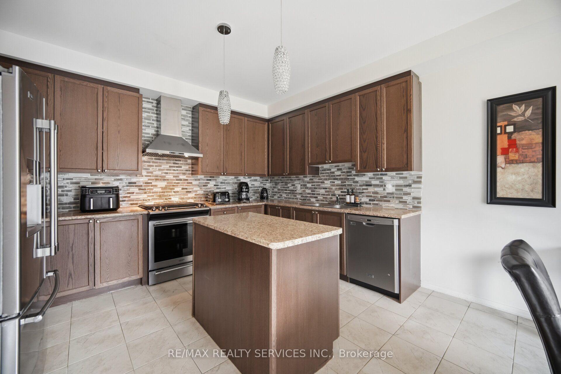 Photo 16 of 1736 Douglas Langtree Drive, Oshawa, Taunton — HOMEH
