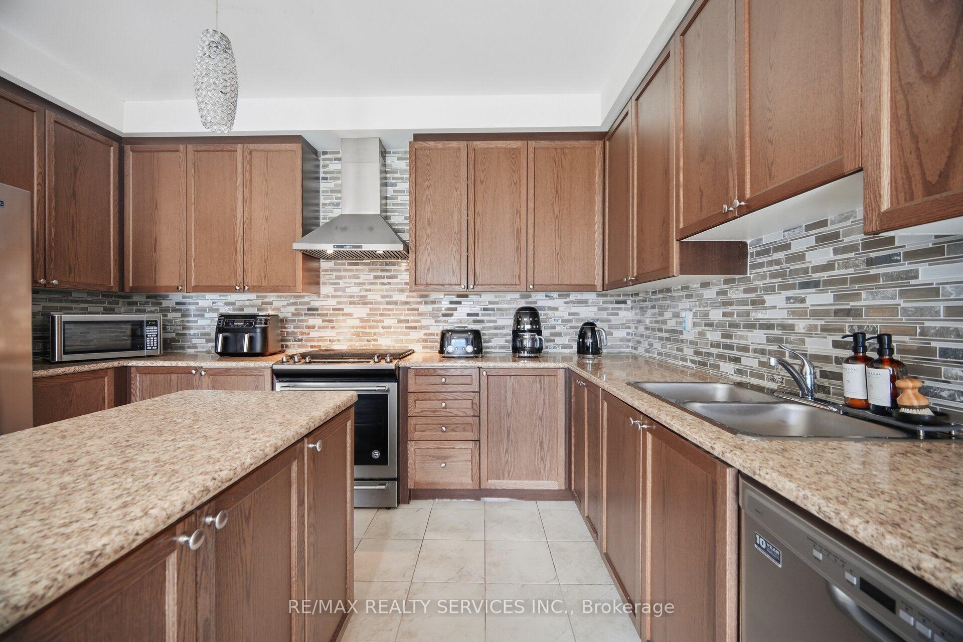 Photo 17 of 1736 Douglas Langtree Drive, Oshawa, Taunton — HOMEH