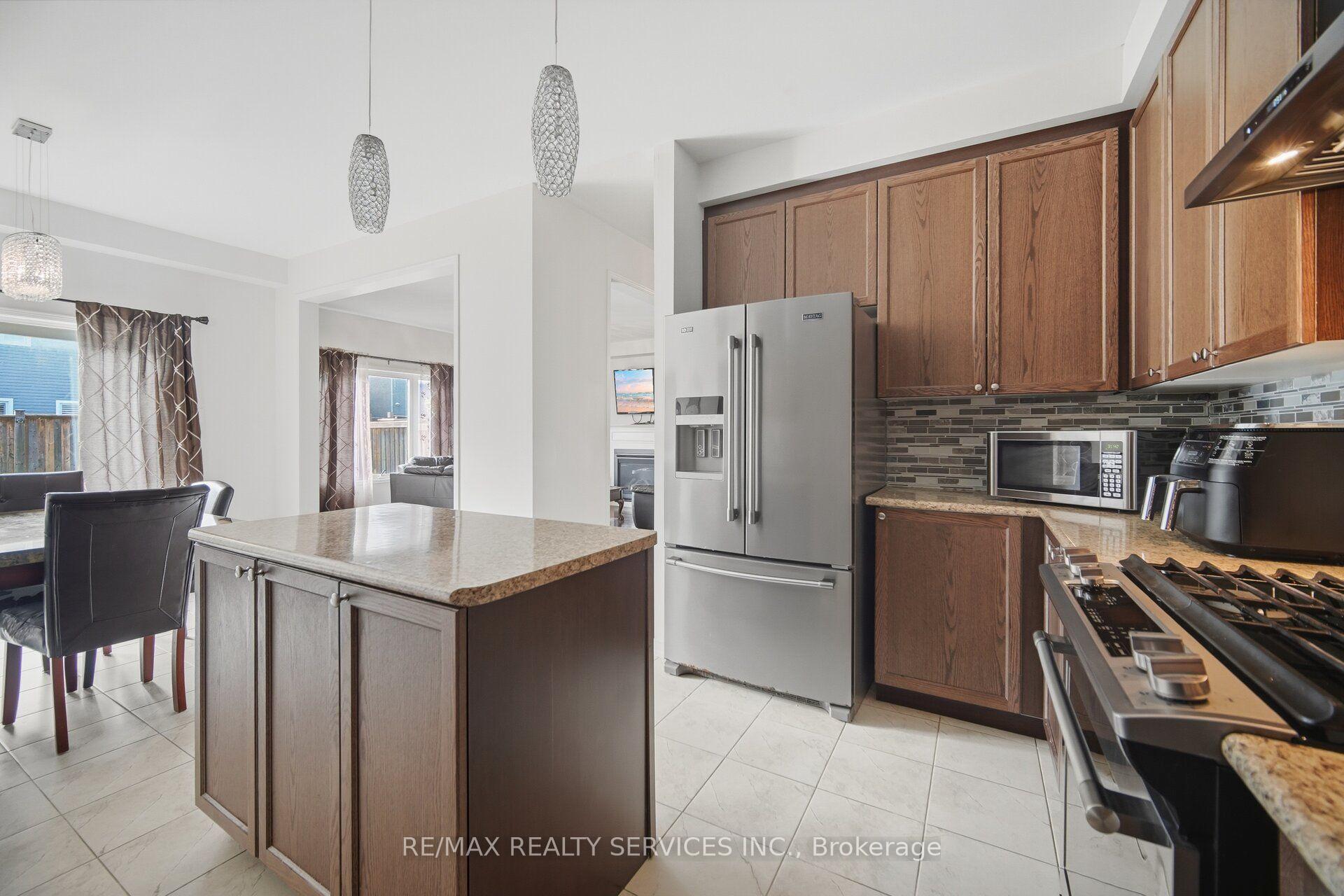 Photo 18 of 1736 Douglas Langtree Drive, Oshawa, Taunton — HOMEH