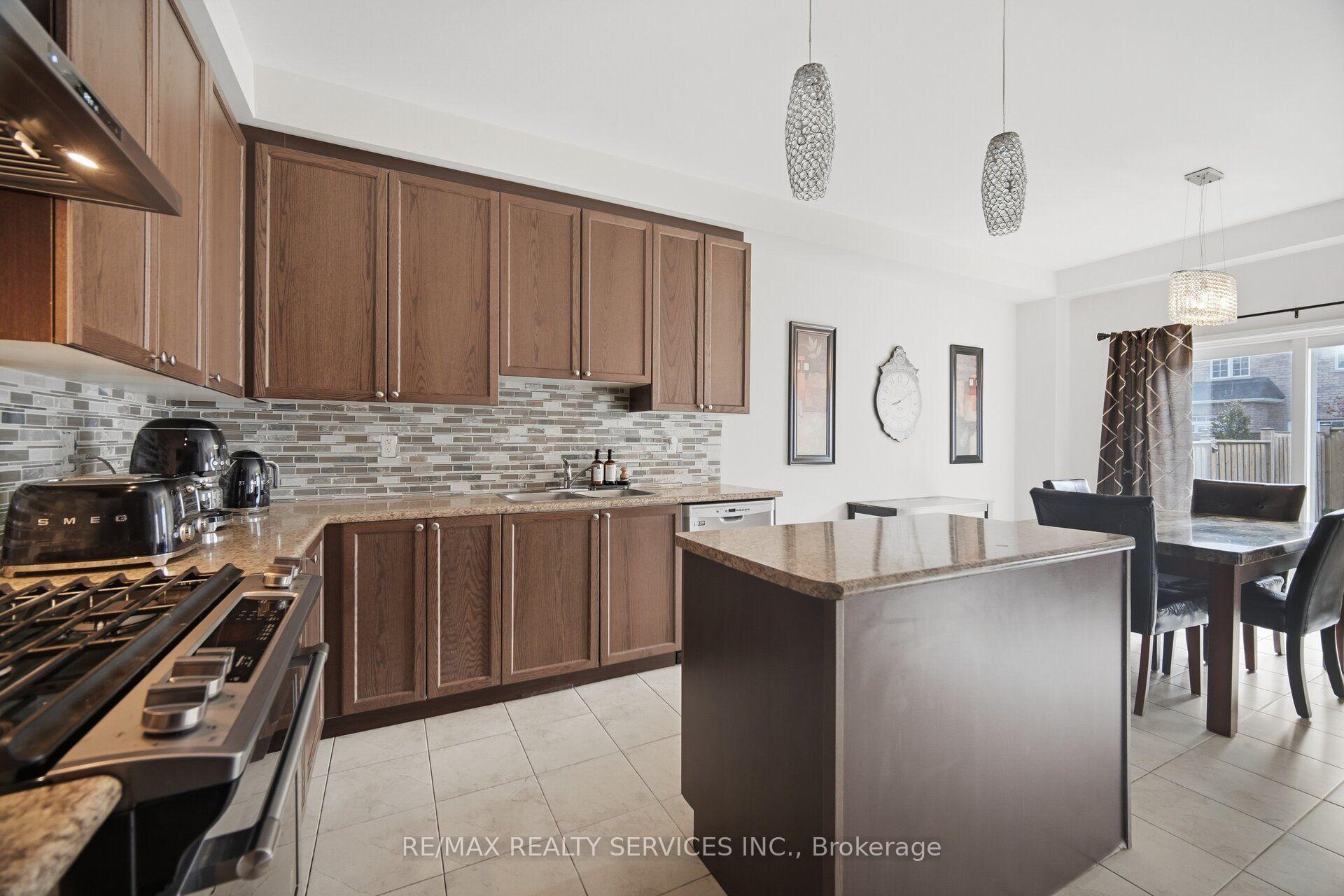 Photo 19 of 1736 Douglas Langtree Drive, Oshawa, Taunton — HOMEH