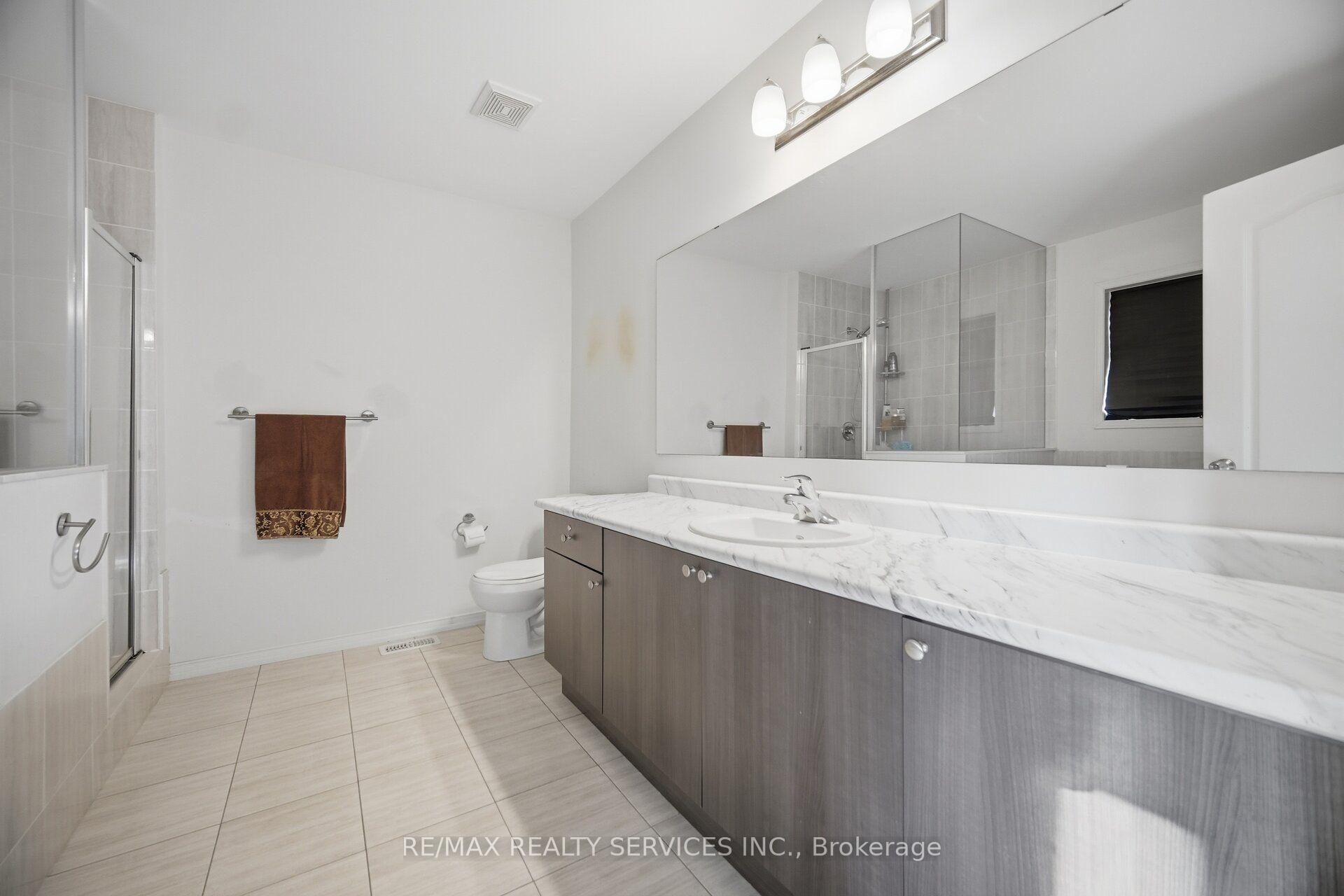 Photo 26 of 1736 Douglas Langtree Drive, Oshawa, Taunton — HOMEH