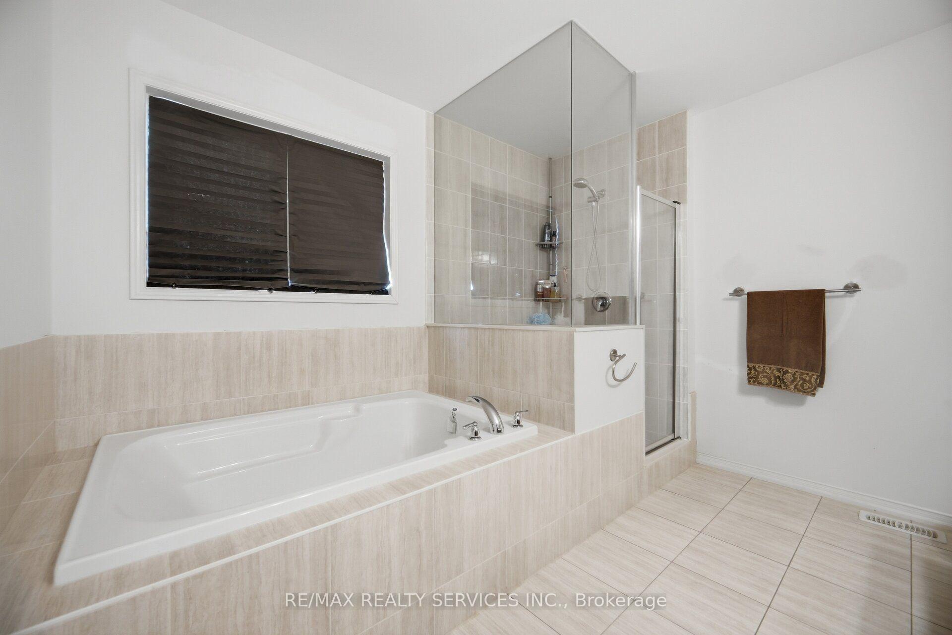 Photo 27 of 1736 Douglas Langtree Drive, Oshawa, Taunton — HOMEH